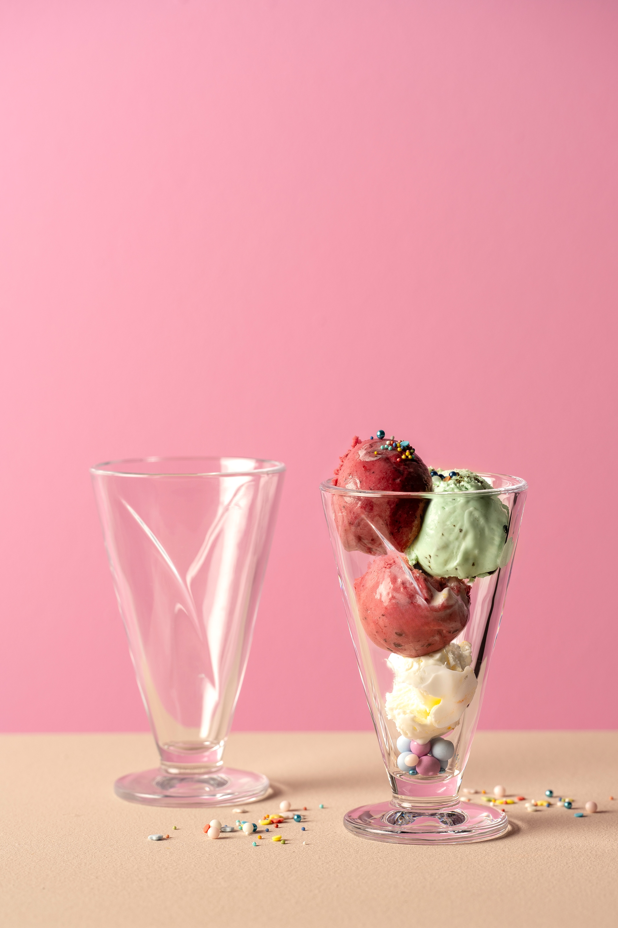 LEONARDO Eisschale »CONO, Eisbecher aus Glas, 360 ml, 4er-Set«, 4 tlg., aus Glas, spülmaschinengeeignet