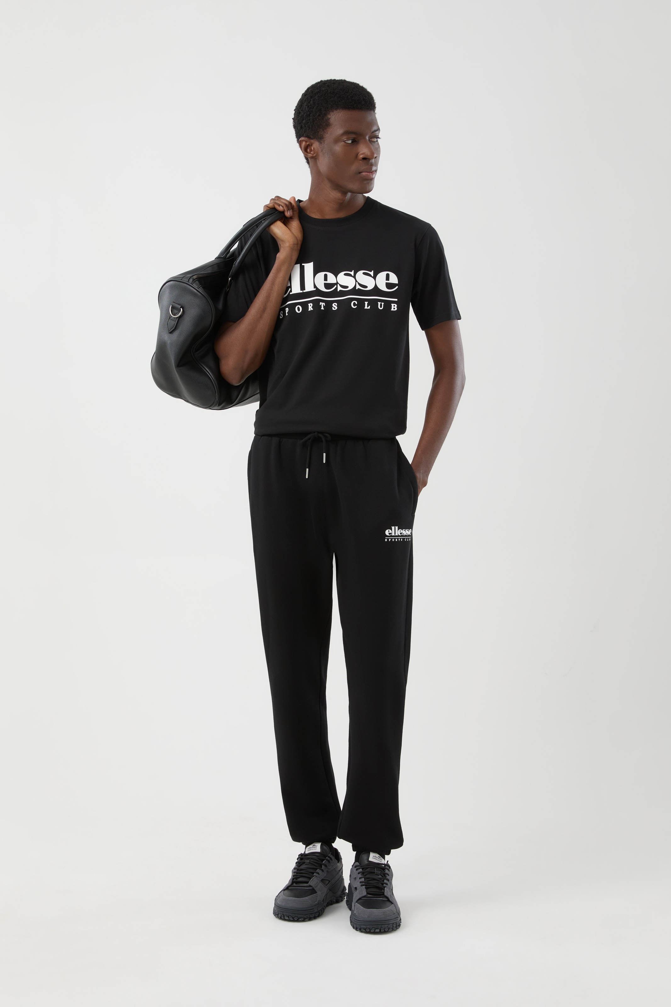 Ellesse Jogginghose »Darrochi Jog Pant«  für Erwachsene, normal-weite Passform, sportlicher Stil, lange Hose