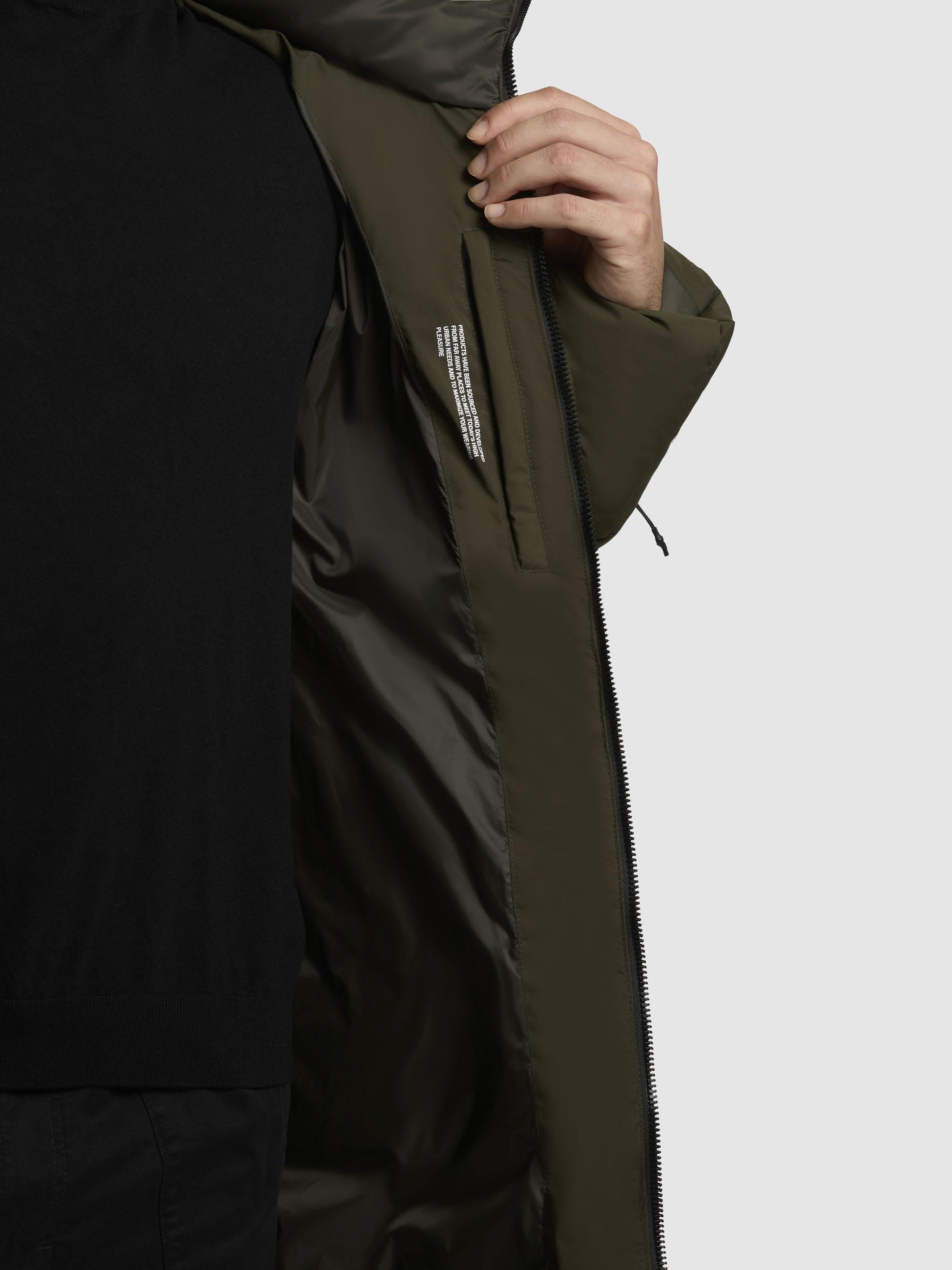 khujo Steppmantel »Rigo Matt-YM«, Warmer Herren Puffermantel mit Rucksack-Trägern