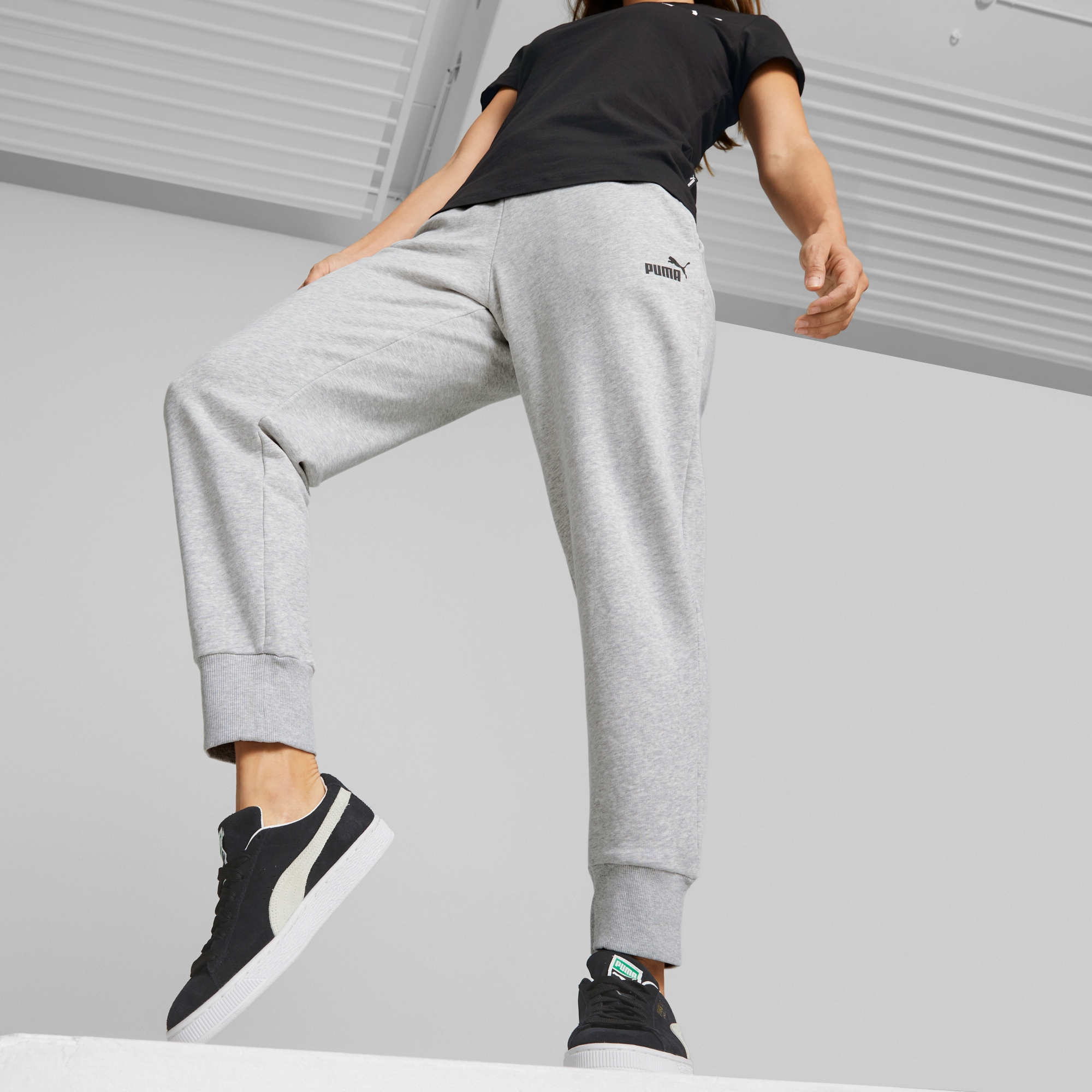 PUMA Jogginghose "ESS SWEATPANTS TR CL" für entspannte und sportliche Aktiv günstig online kaufen