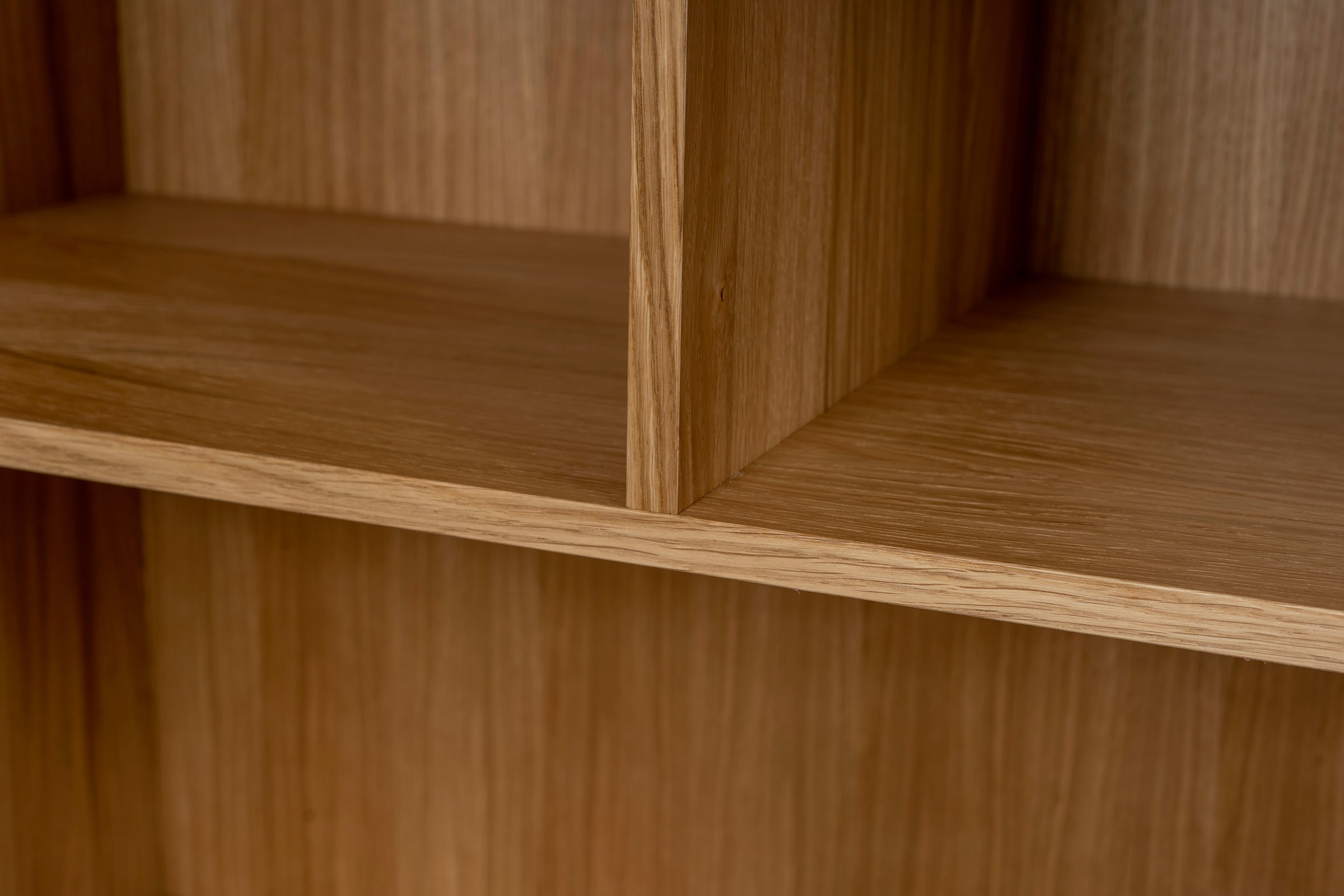 Woodman Glasvitrine »Kensal« im schlichten skandinavischen Design, Holzfurnier aus Eiche, FSC®