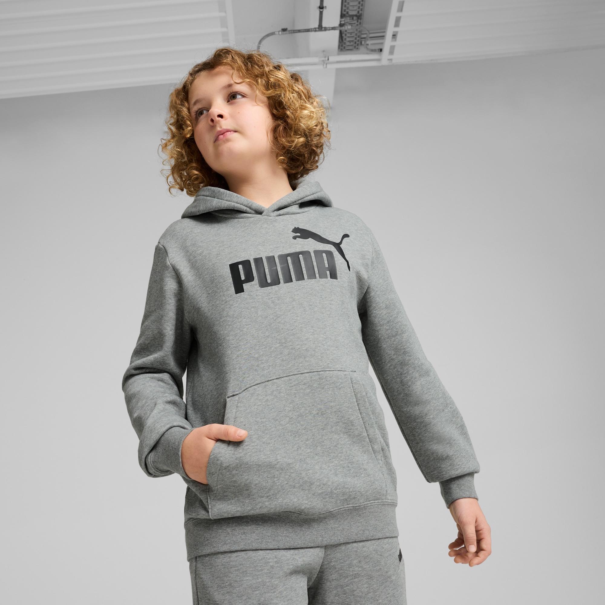 PUMA Kapuzensweatshirt "ESS NO 1 LOGO HOODIE FL B", mit Rundhalsausschnitt, mit Kapuze mit Jerseyfutter