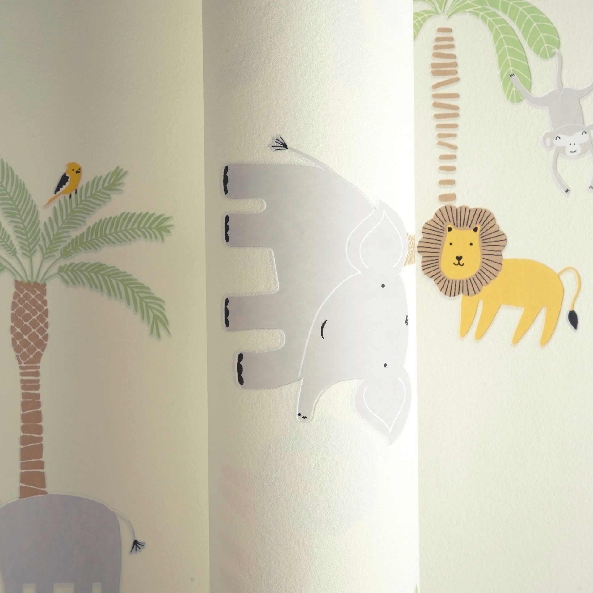 living walls Vliestapete »Kids Studio Safari – Tier Vliestapete für Kinder« Motiv | grafisch | naturalistisch glatt Safari-Tiere mit Elefanten, Tigern und Palmen