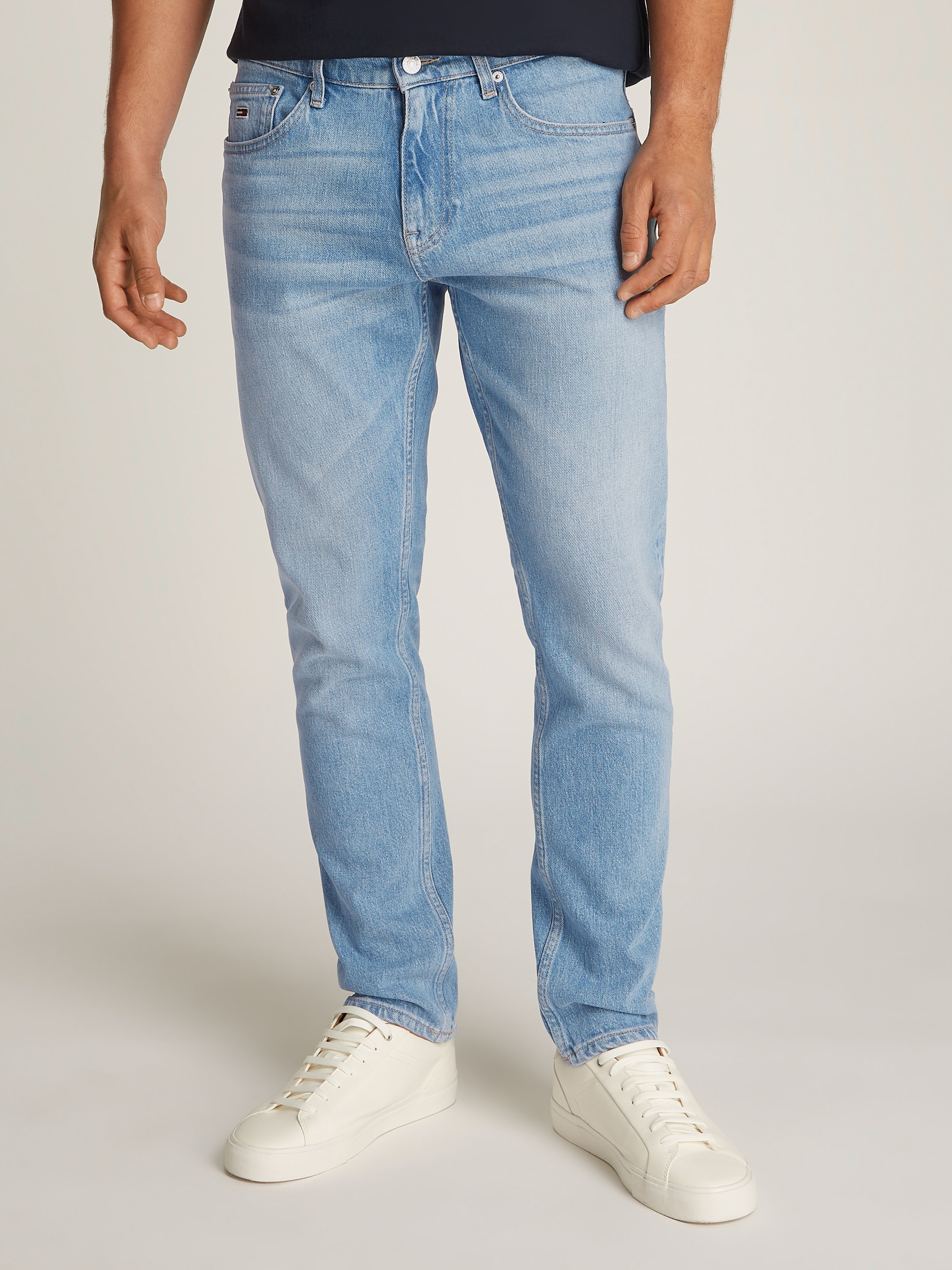 Tapered-fit-Jeans, mit Logostickereien