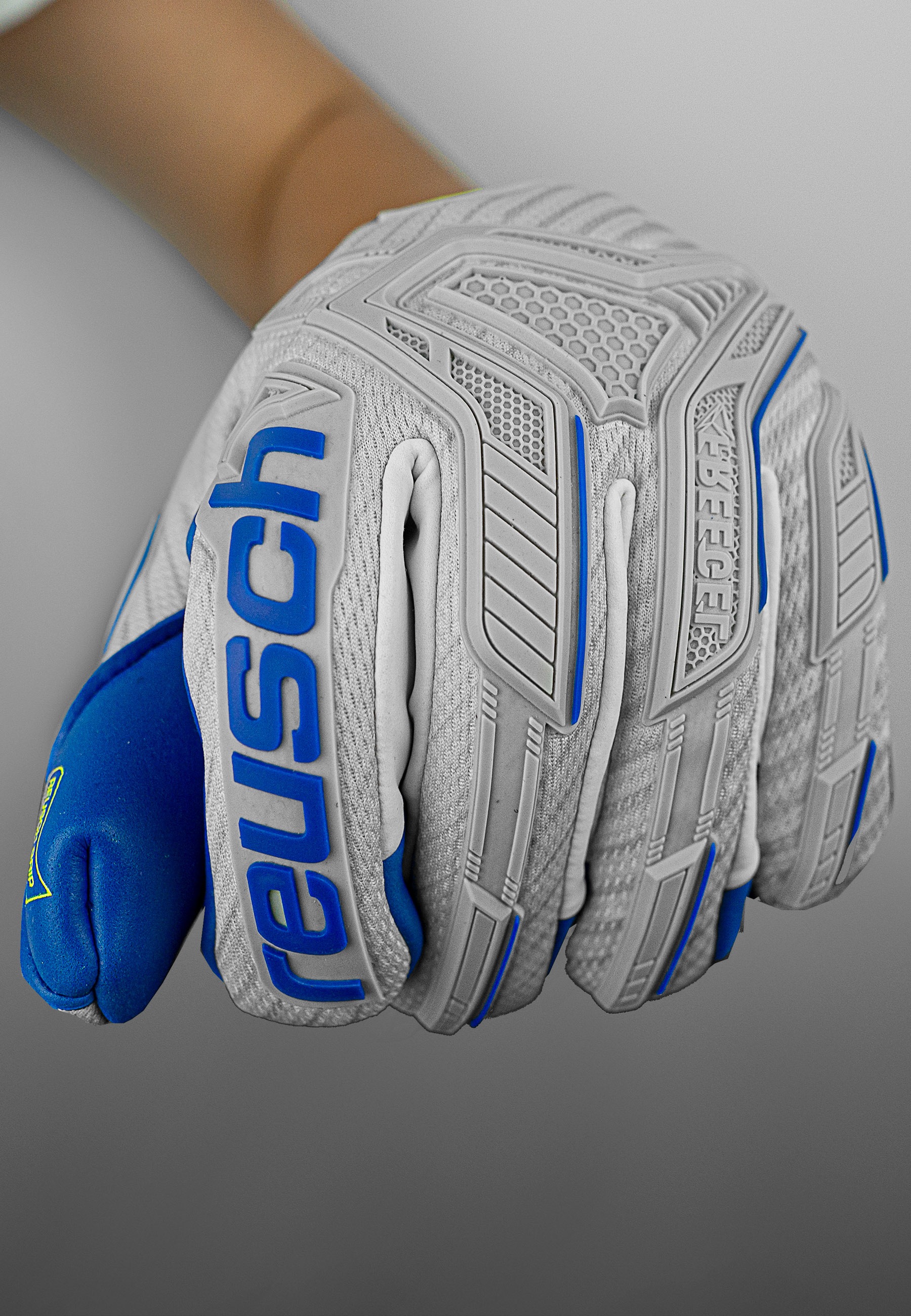 Reusch Torwarthandschuhe »Attrakt Freegel Gold Finger Support«, mit praktischem Fingerschutz