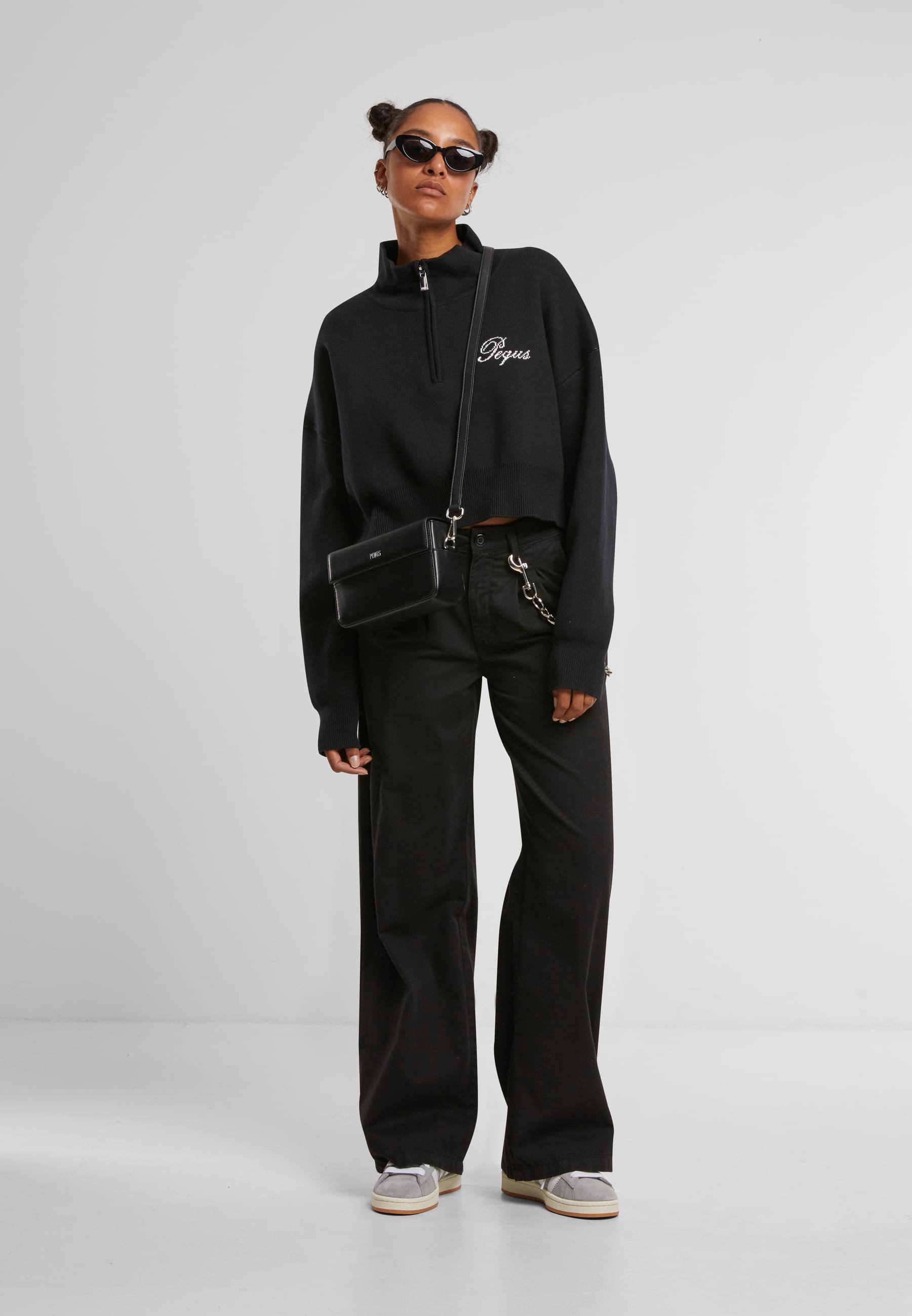 PEQUS Kapuzenpullover »PEQUS PEQUS Cropped Handwritten Logo Knit Sweater«, (1 tlg.)