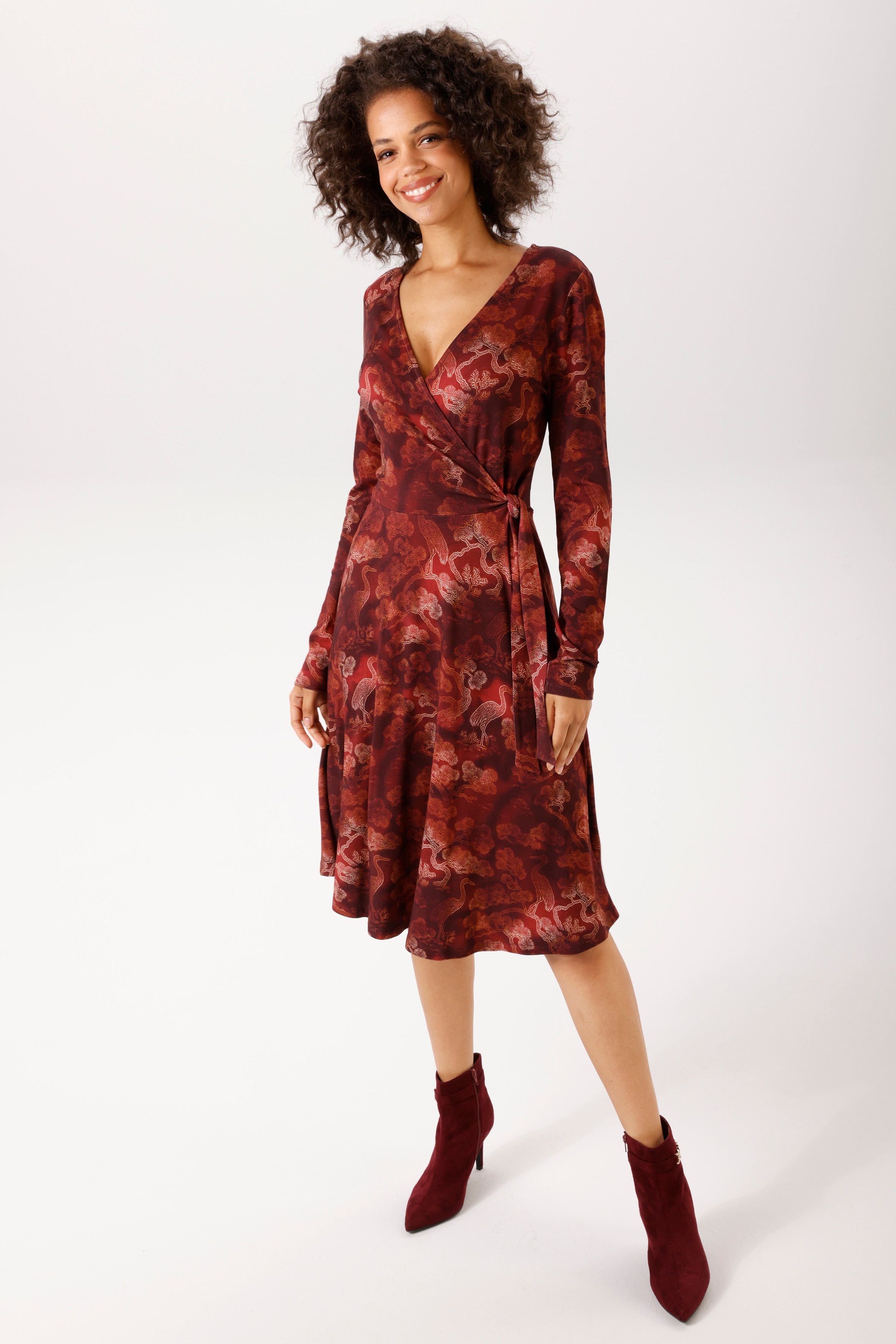 Aniston CASUAL Jerseykleid mit Kranichen im fantasievollen, fernöstlichen Druck - NEUE KOLLEKTION
