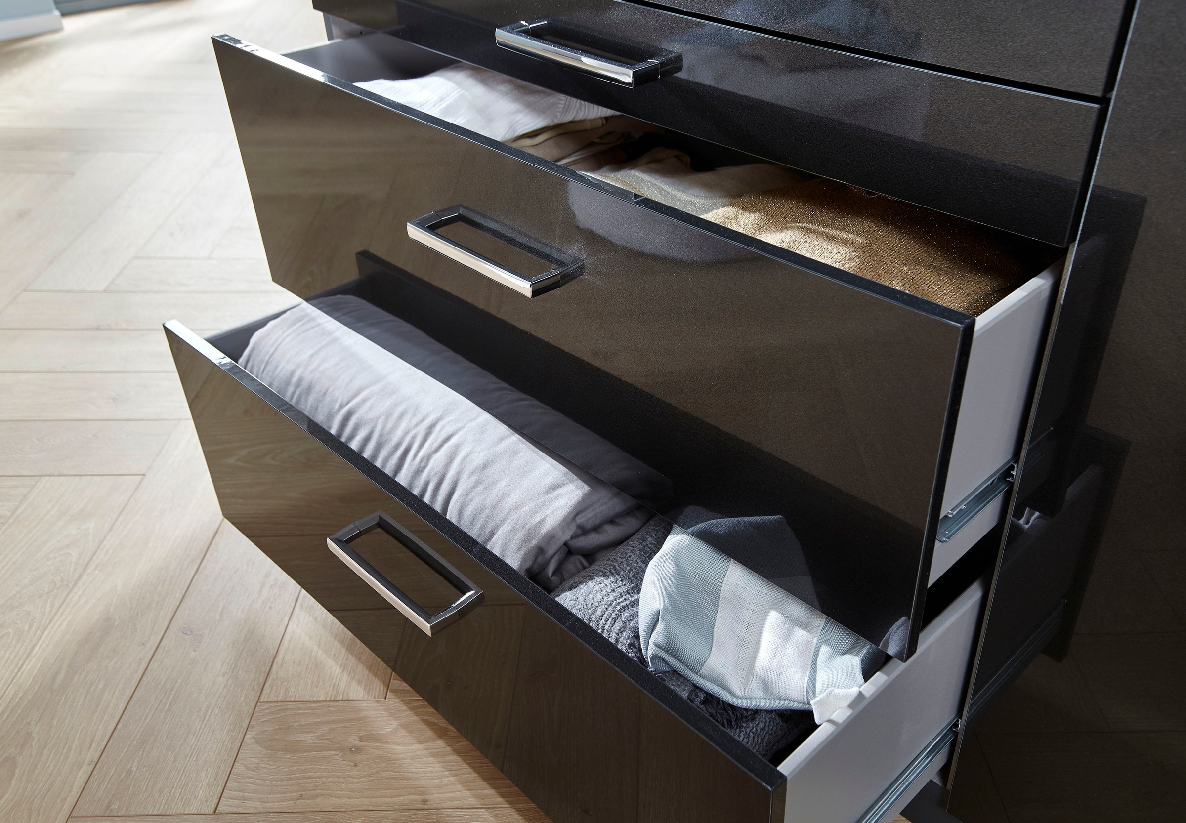 rauch Drehtürenschrank »Kleiderschrank Schrank Garderobe Garderobenschrank Topseller HOMBURG« mit viel Stauraum, oberer Schubkasten mit Einteilung MADE IN GERMANY