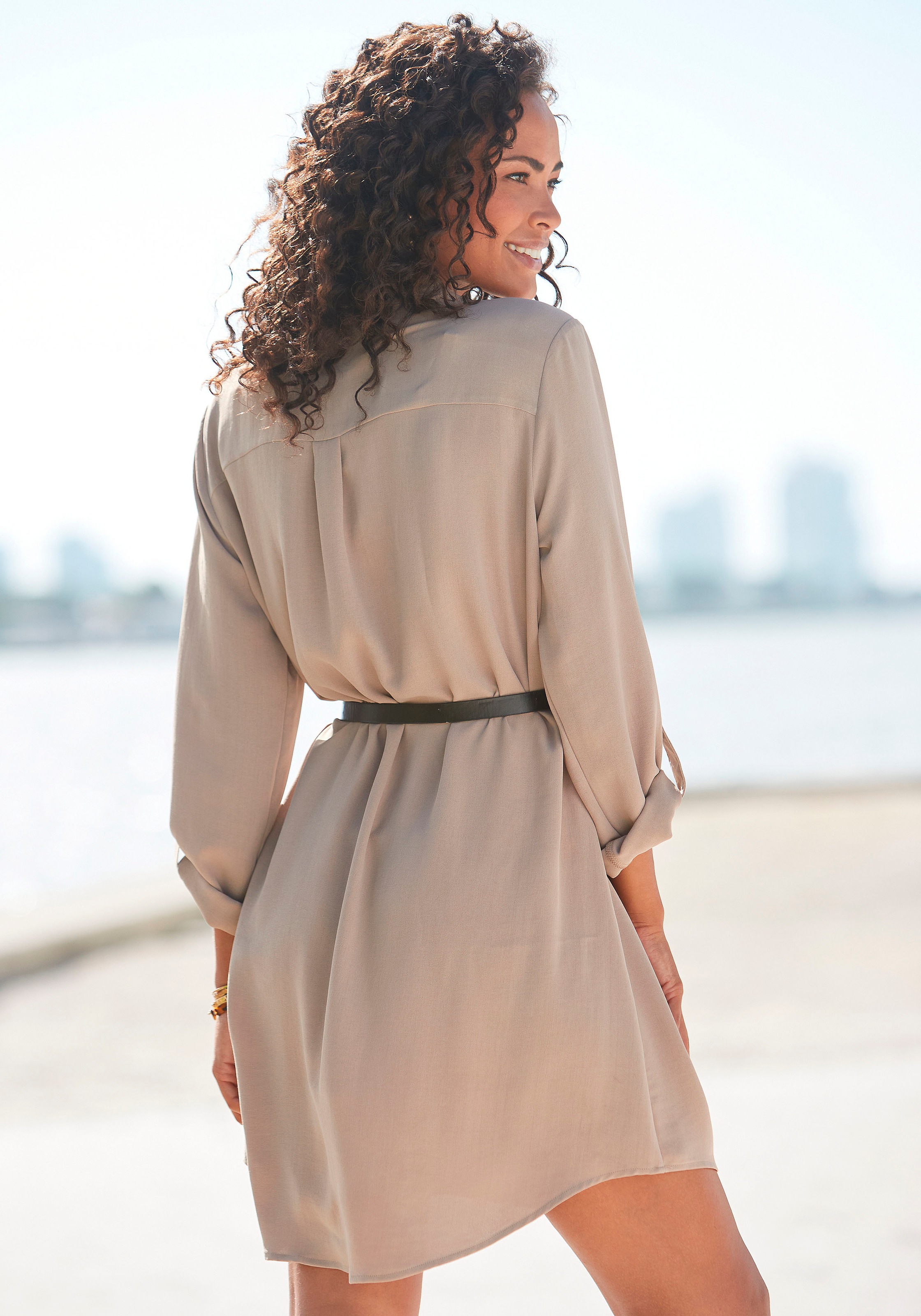 Thumbnail - LASCANA Longbluse, (mit Gürtel in Lederoptik), aus gekreppter Ware, lockeres Blusenkleid