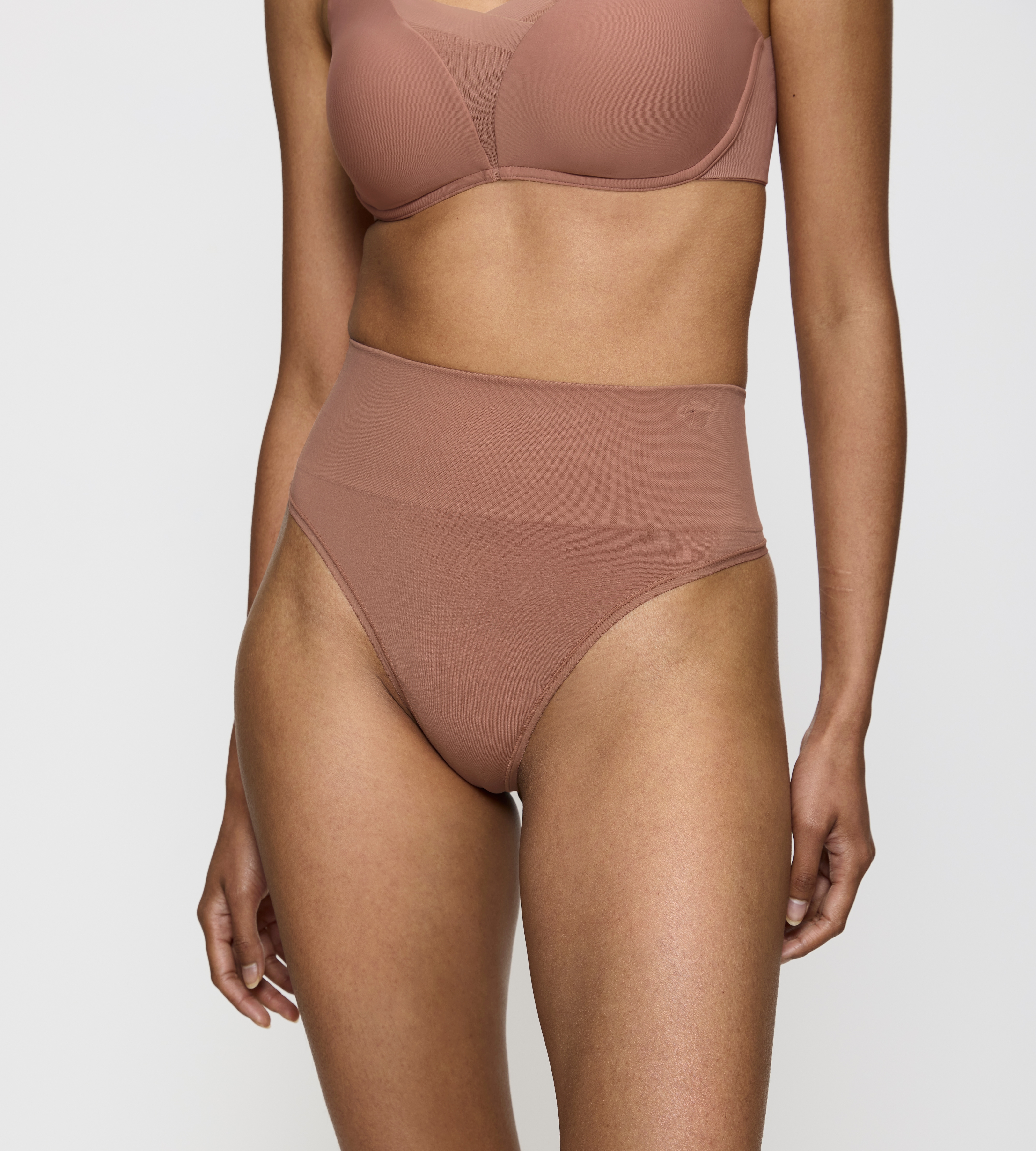 Triumph Shapingslip "Soft Sculpt" nahtlos, formend, leichter Bauchweg-Effekt, hoher Beinausschnitt