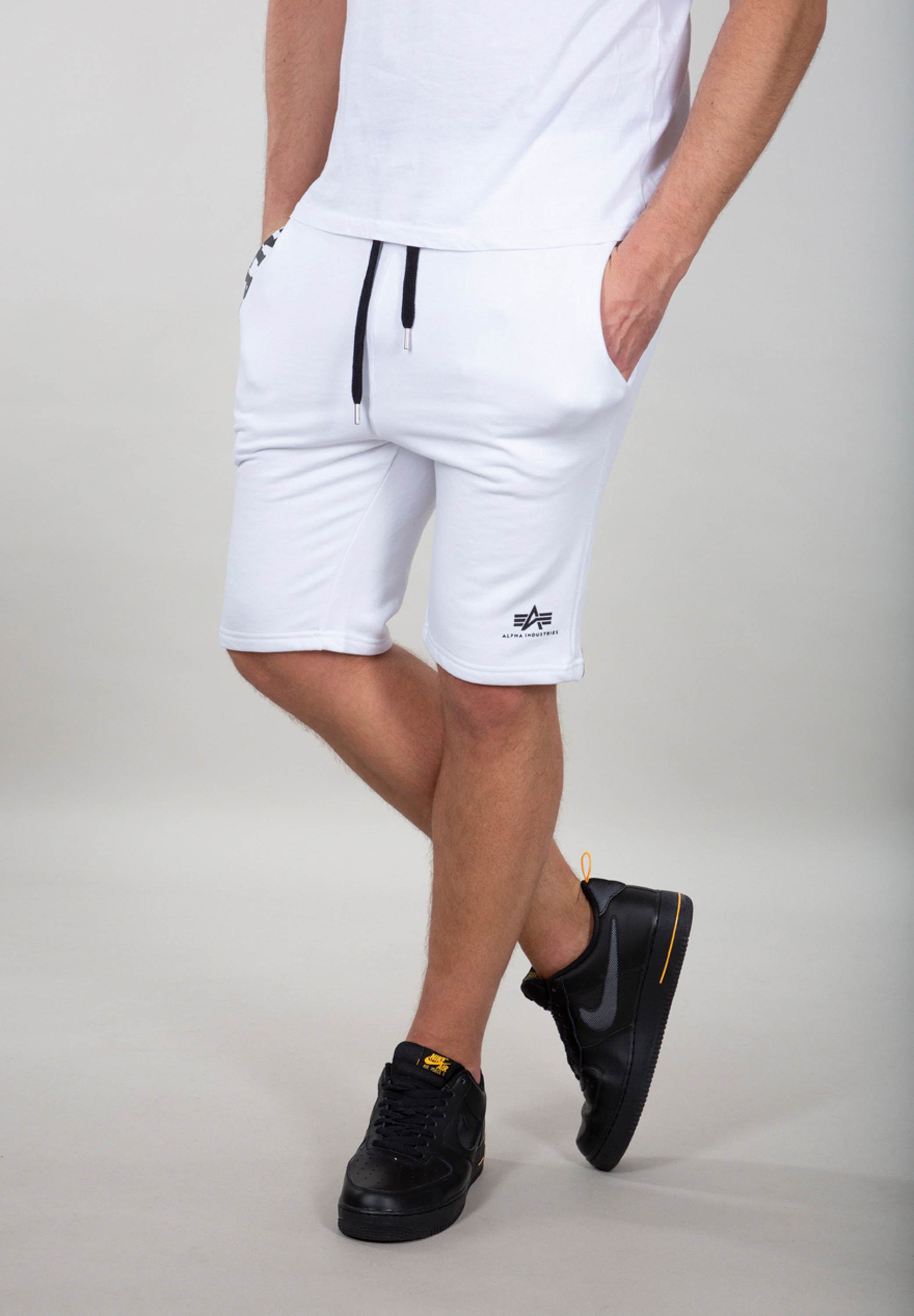 Thumbnail - Alpha Industries Sweatshorts "Big Letters Short"