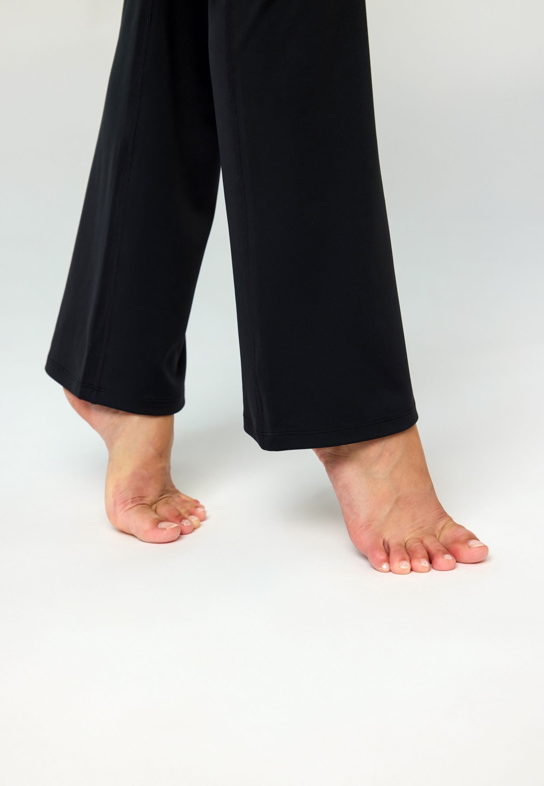 GIRLFRIEND COLLECTIVE Leggings »Girlfriend Collective Float Ultralight Flare Legging«