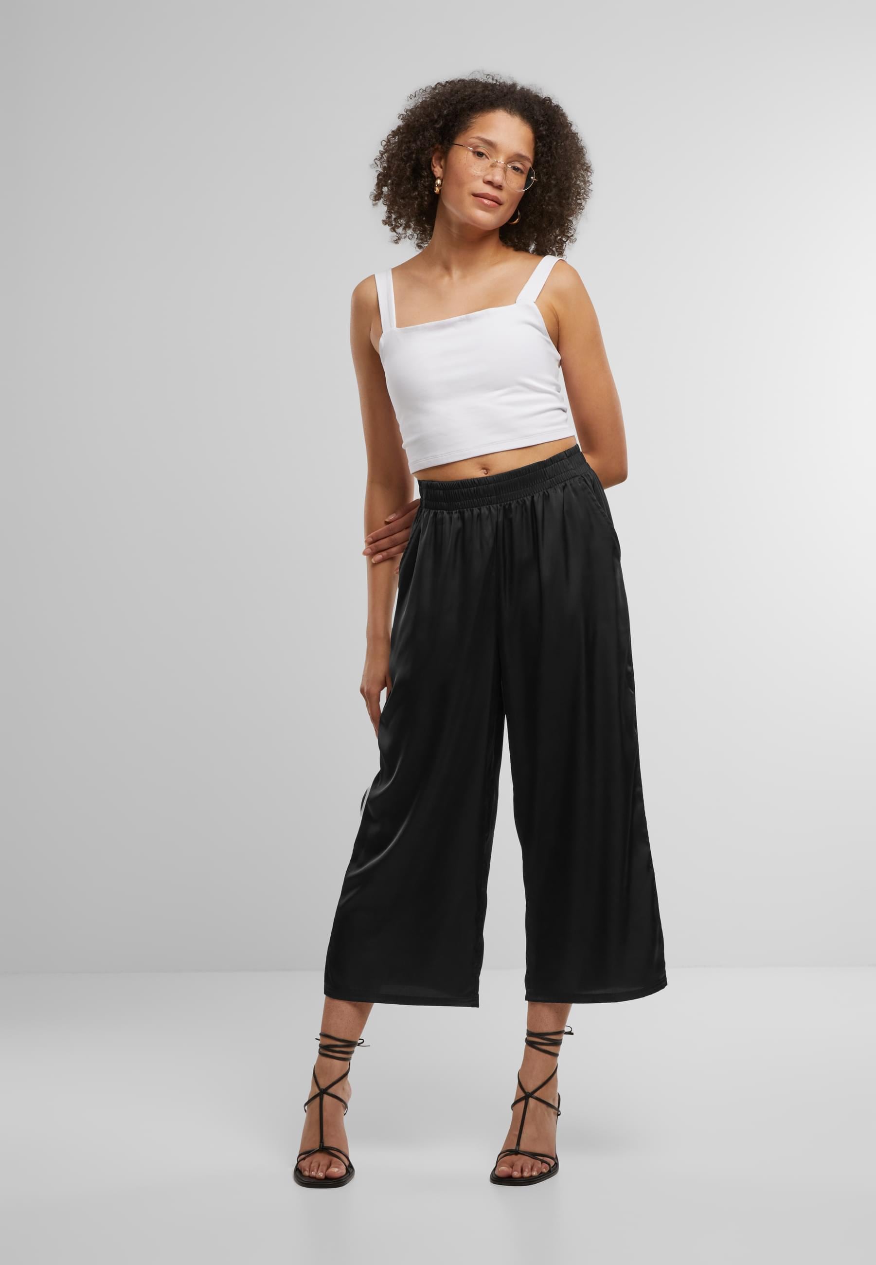 URBAN CLASSICS Stoffhose »Urban Classics Ladies Satin Wide Leg Culotte«, (1 tlg.)