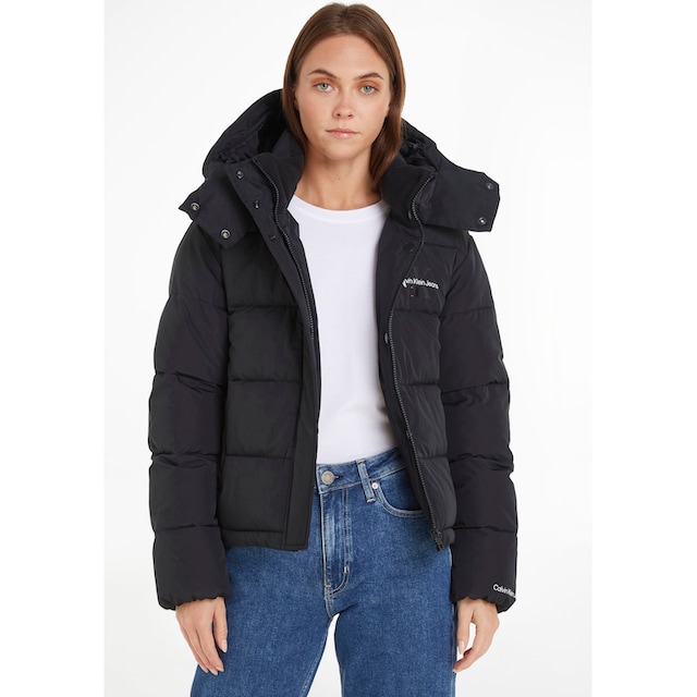 Calvin Klein Jeans Outdoorjacke »MONOLOGO NON DOWN SHORT PUFFER«, mit  Kapuze auf Raten | BAUR