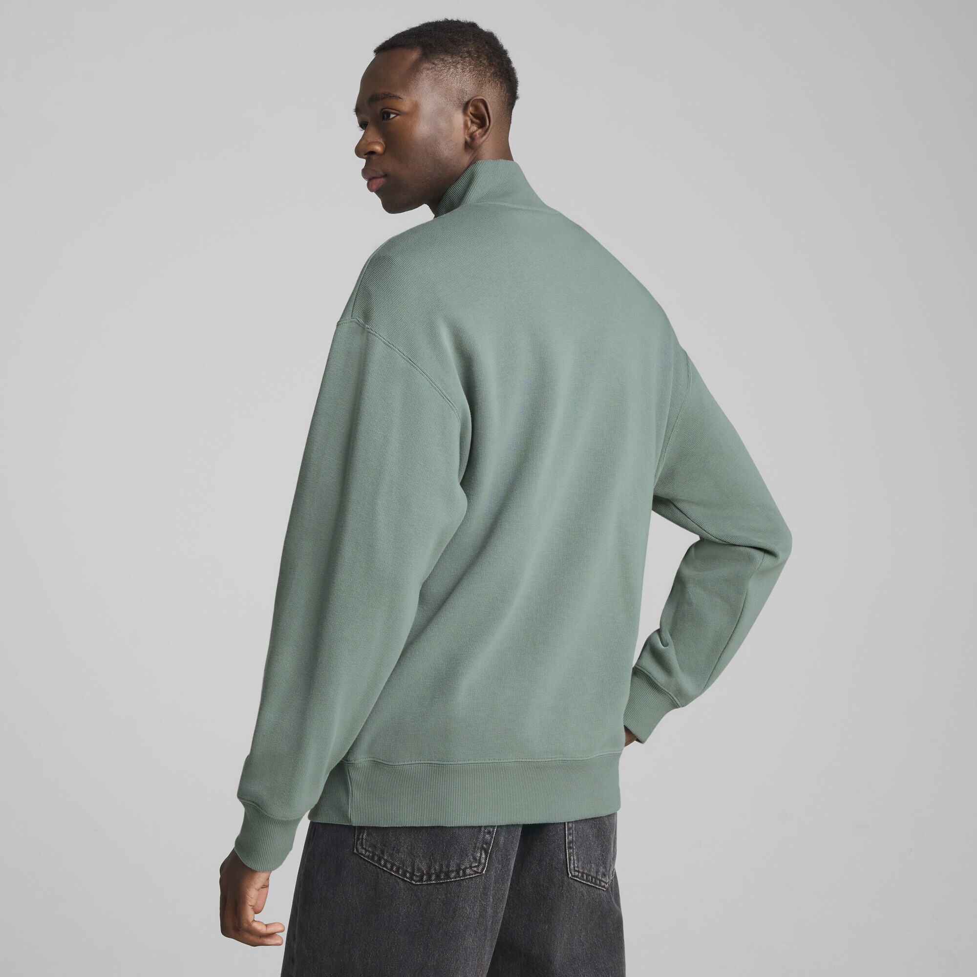 PUMA Sweatshirt »WARDROBE ESS Relaxed Rundhalsshirt mit halblangem Reißverschluss«