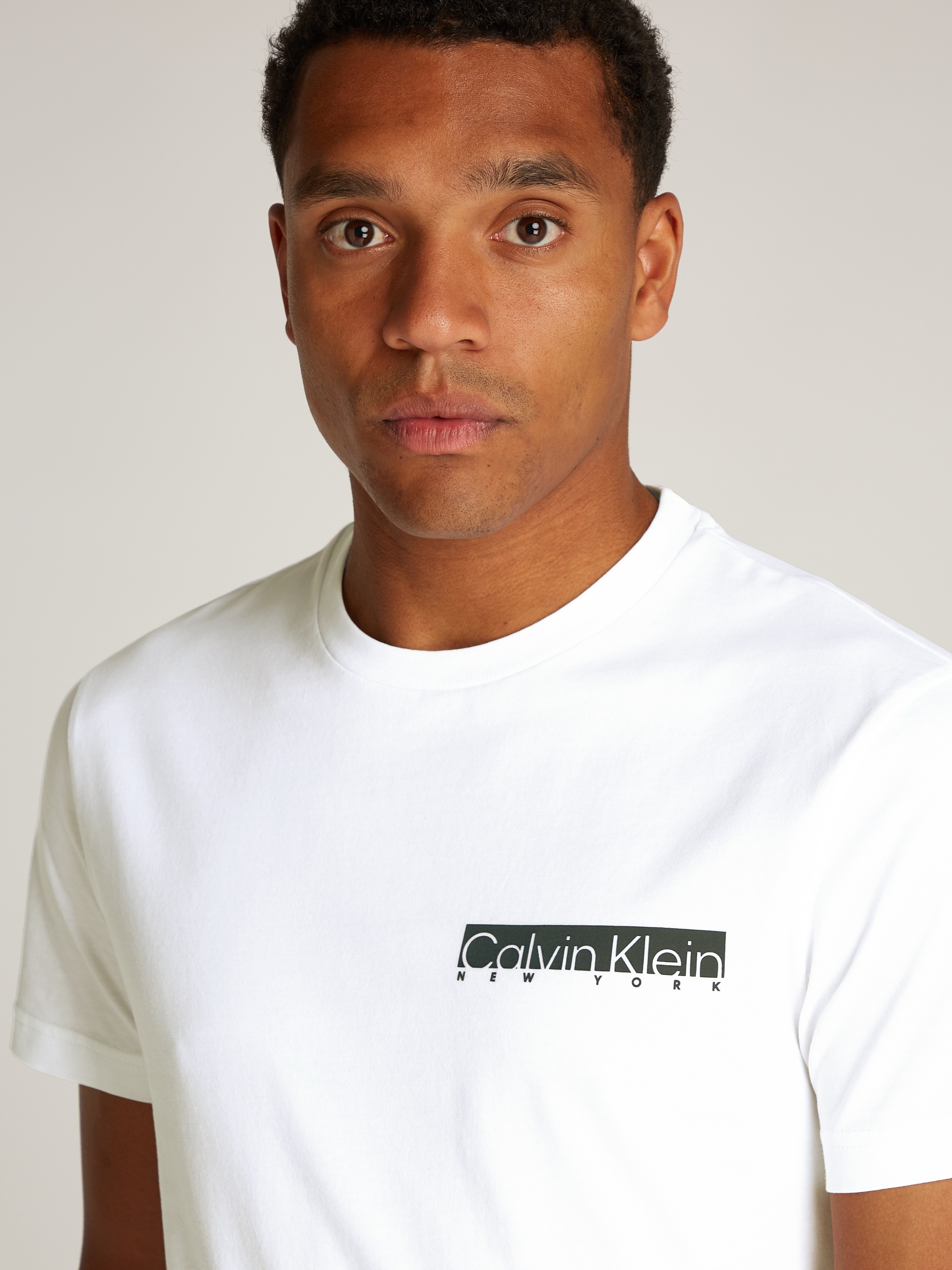 Calvin Klein Rundhalsshirt »NY CHEST BOX LOGO T-SHIRT«, mit Logoprint