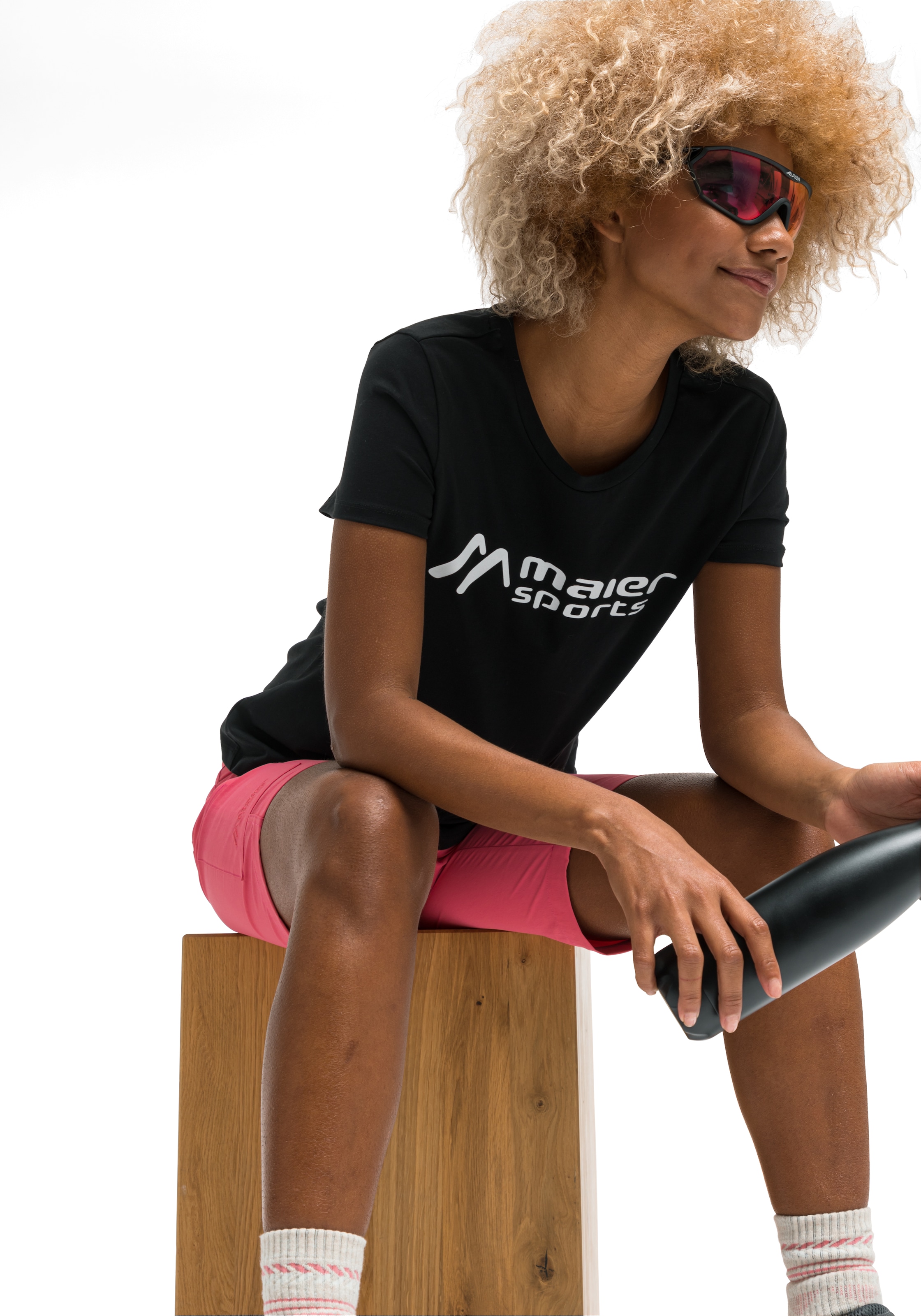 Maier Sports Funktionsshirt bestellen Tee W«, elastischem | »MS BAUR aus Vielseitiges online Material Rundhalsshirt