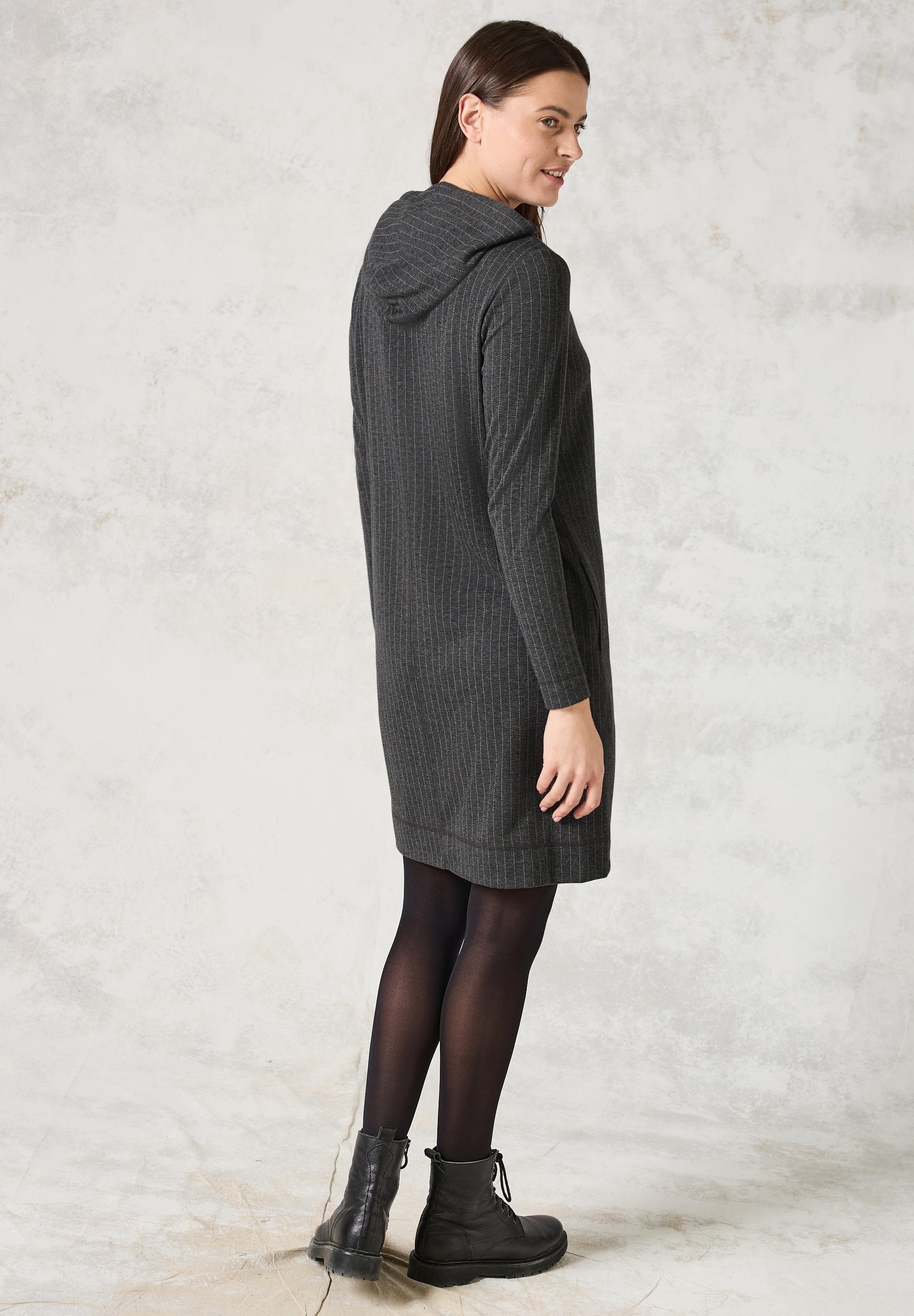 Cecil Midikleid, mit Kapuze