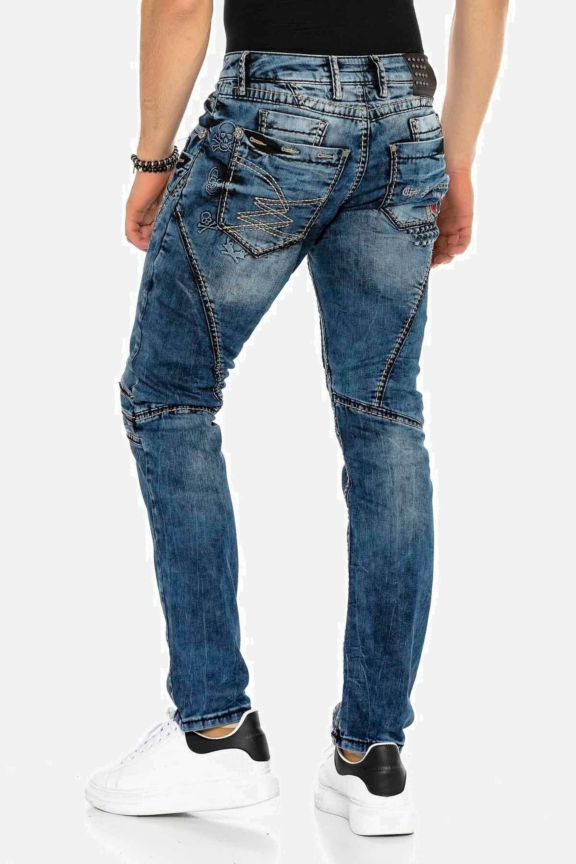 Cipo & Baxx Straight-Jeans »Jeans«, mit rockigen Ziernähten, CD-418
