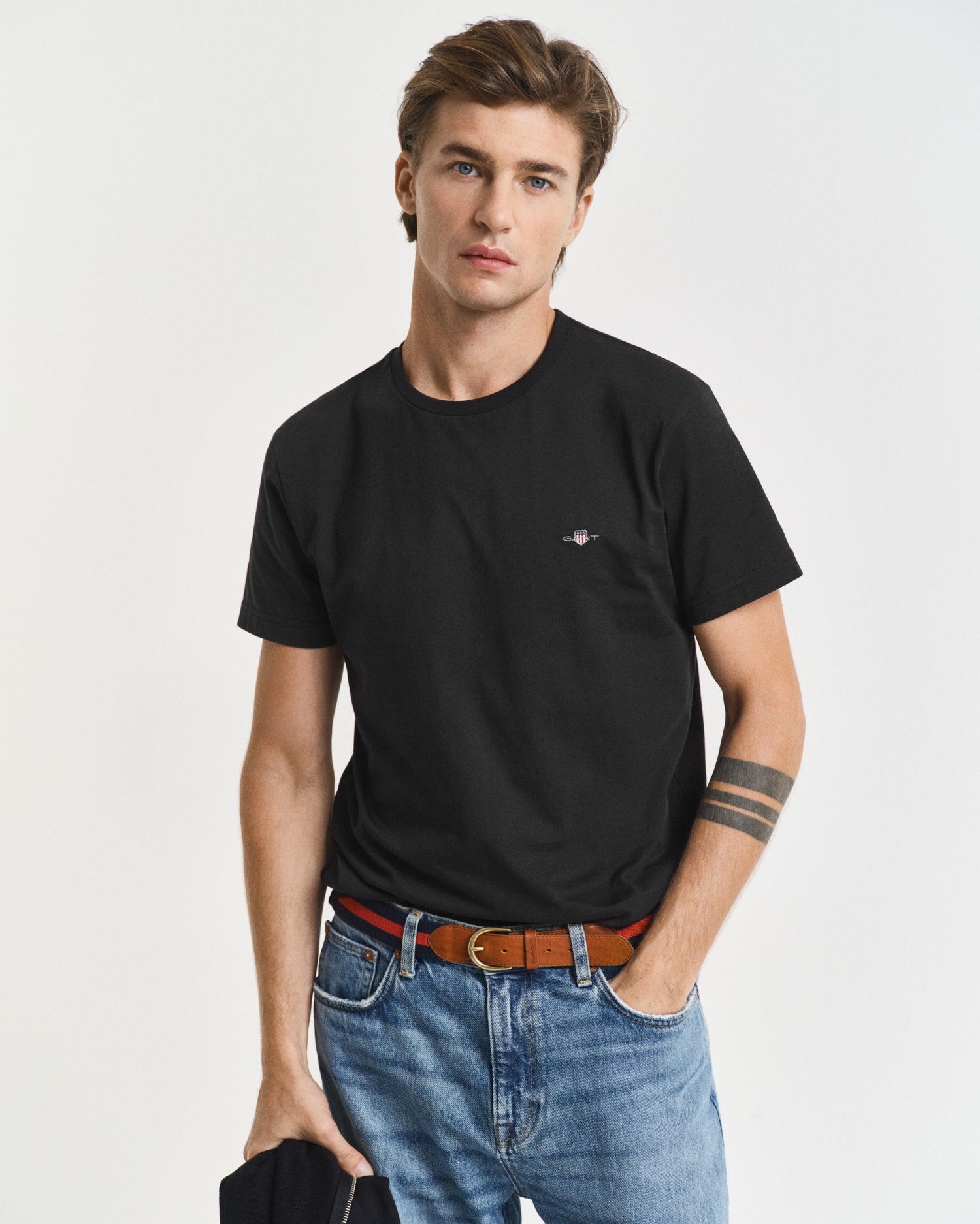Gant T-Shirt "SLIM SHIELD SS T-SHIRT", mit Logostickerei auf der Brust günstig online kaufen