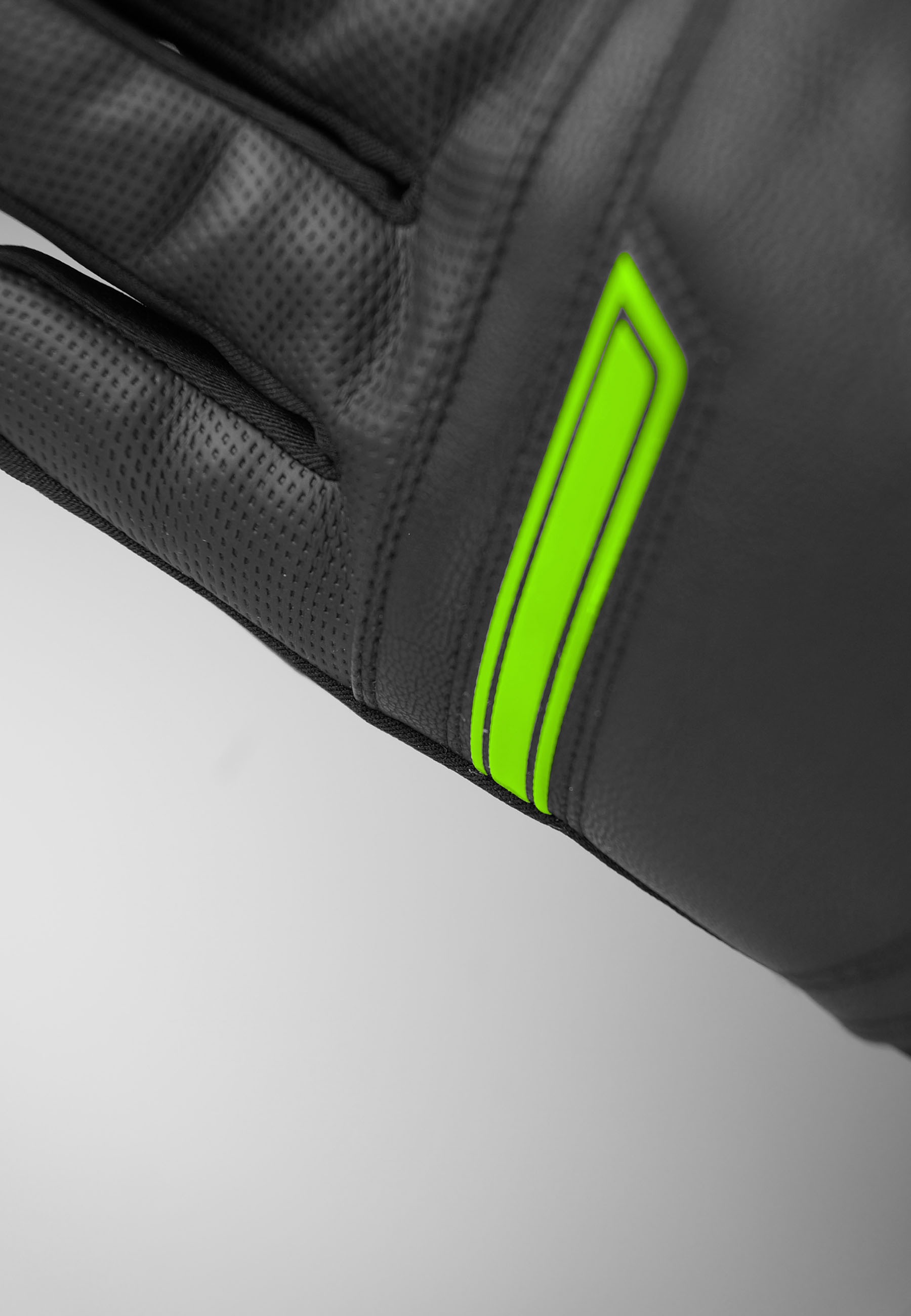 Reusch Skihandschuhe »Crosby R-TEX® in | auf Raten XT«, BAUR sportlichem Design