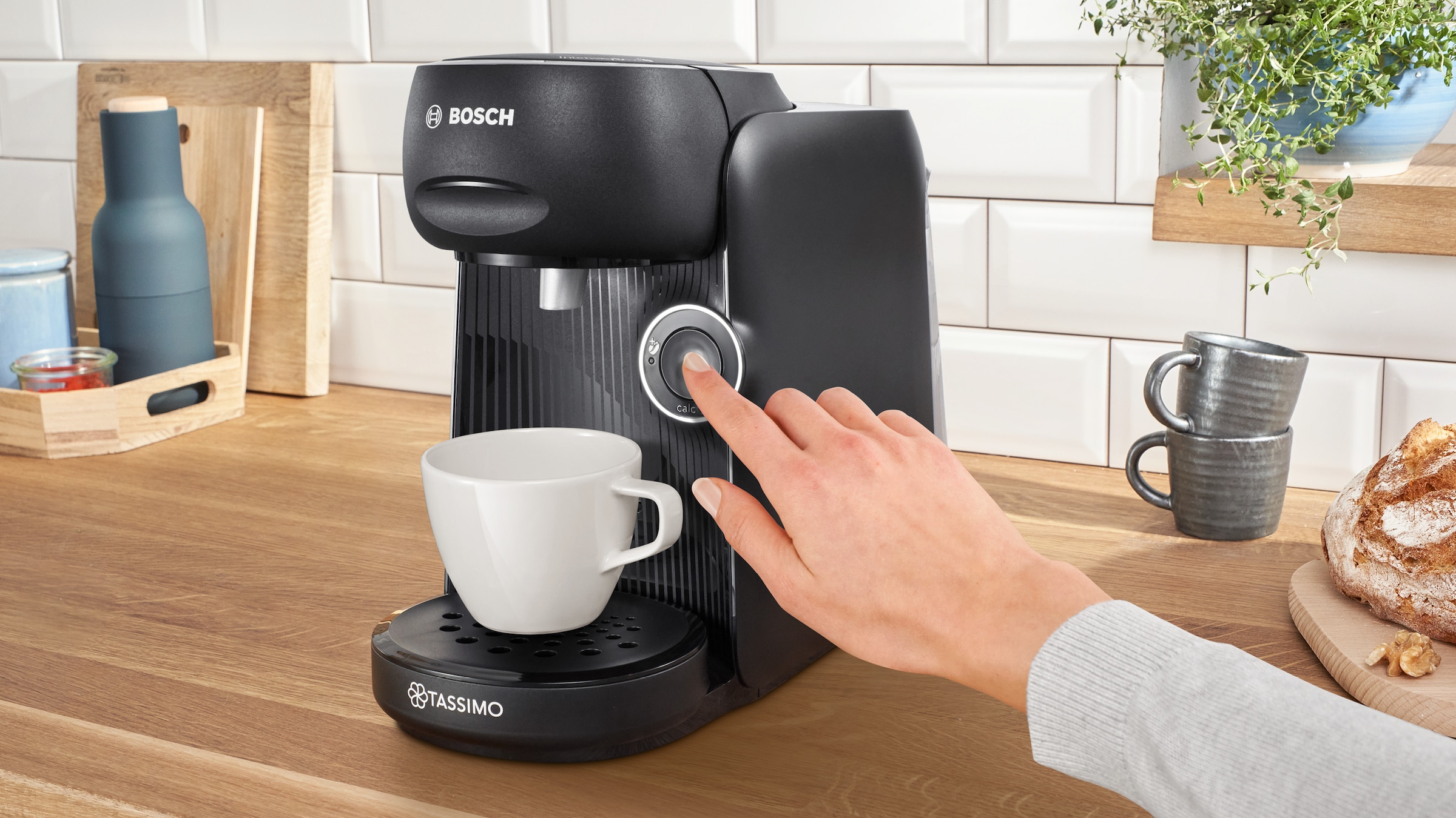 TASSIMO Kapselmaschine »finesse friendly TAS162E, intensiverer Kaffee auf Kopfdruck«, aus Recyclingmaterial, mehr Intensität per Knopfdruck, schwarz