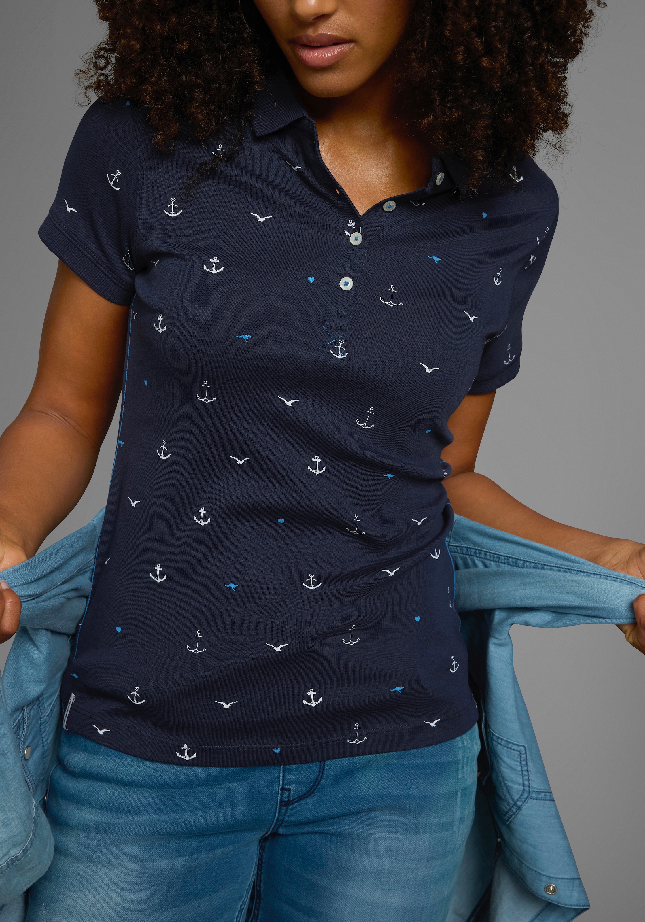 KangaROOS Poloshirt, Kurzarm, sehr figurbetont, mit Allover-Druck, aus 100% Baumwolle