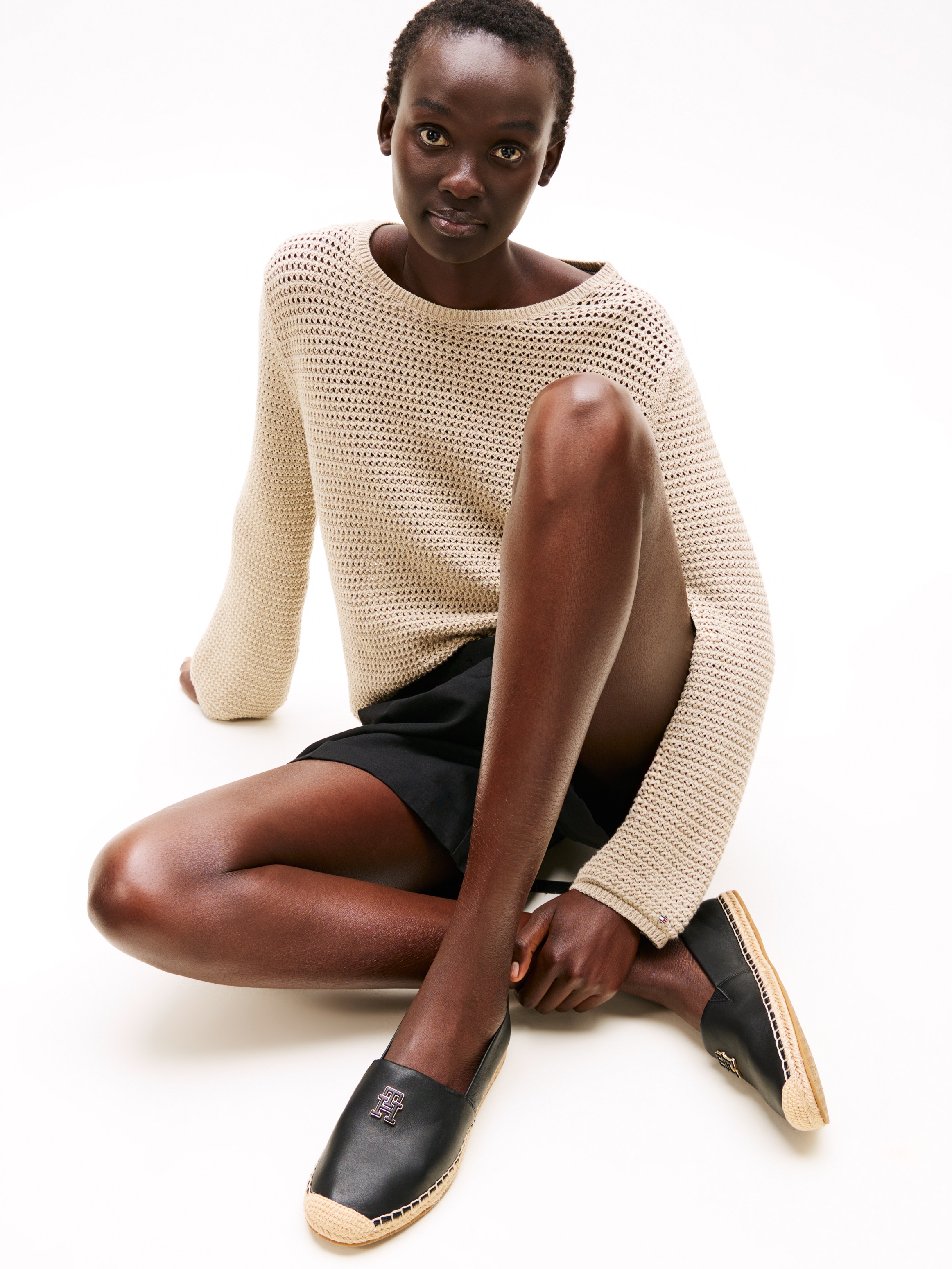 Tommy Hilfiger Espadrille »TH LOGO LEATHER ESPADRILLE«, Sommermode, Flats, Slipper, Schlupfschuh in schmaler Form