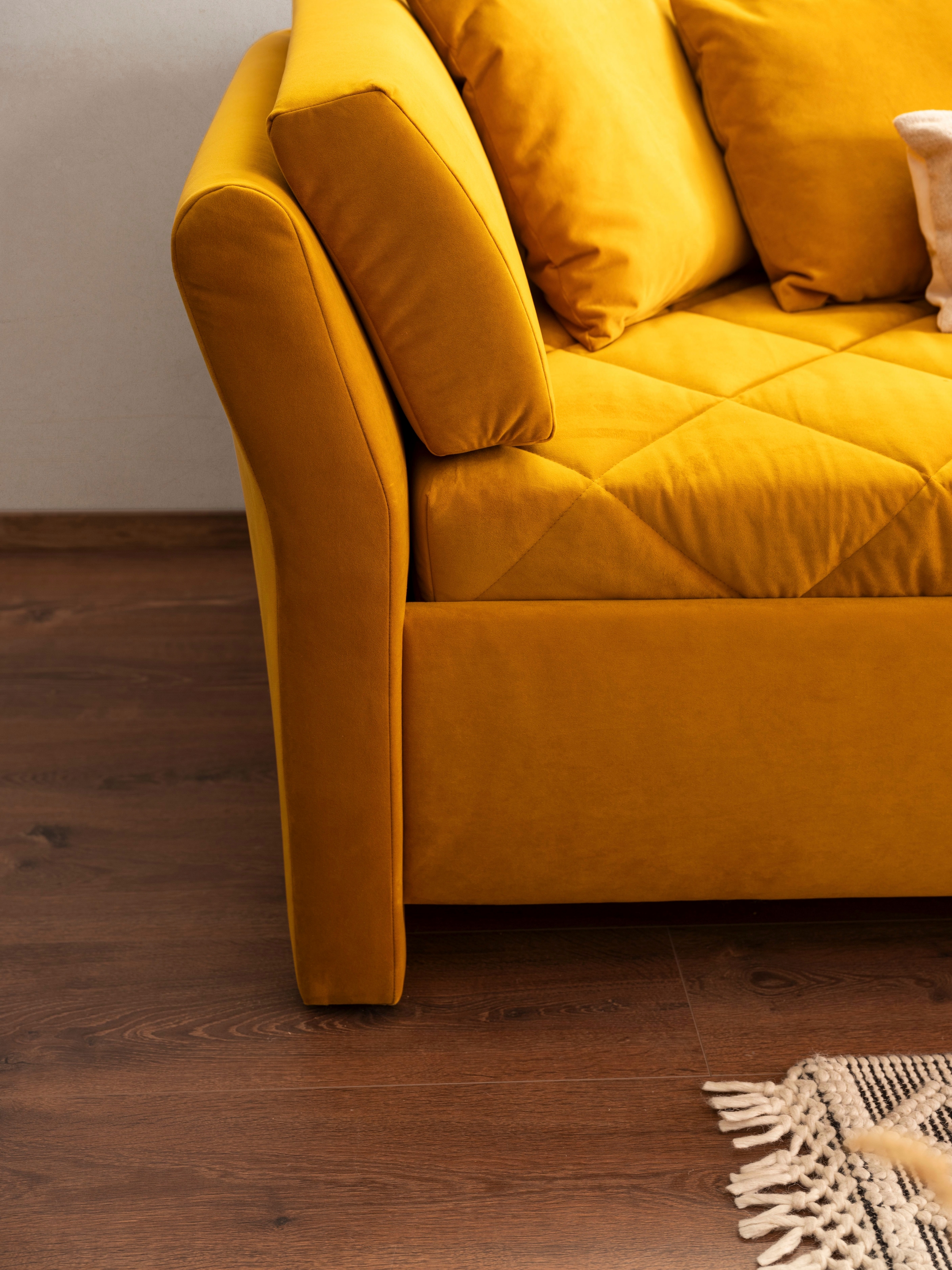 alina Schlafsofa, Bettkasten, Zierkissen-Set aus: 2 Stk. 40x40cm, 1 Stk. 30x30cm