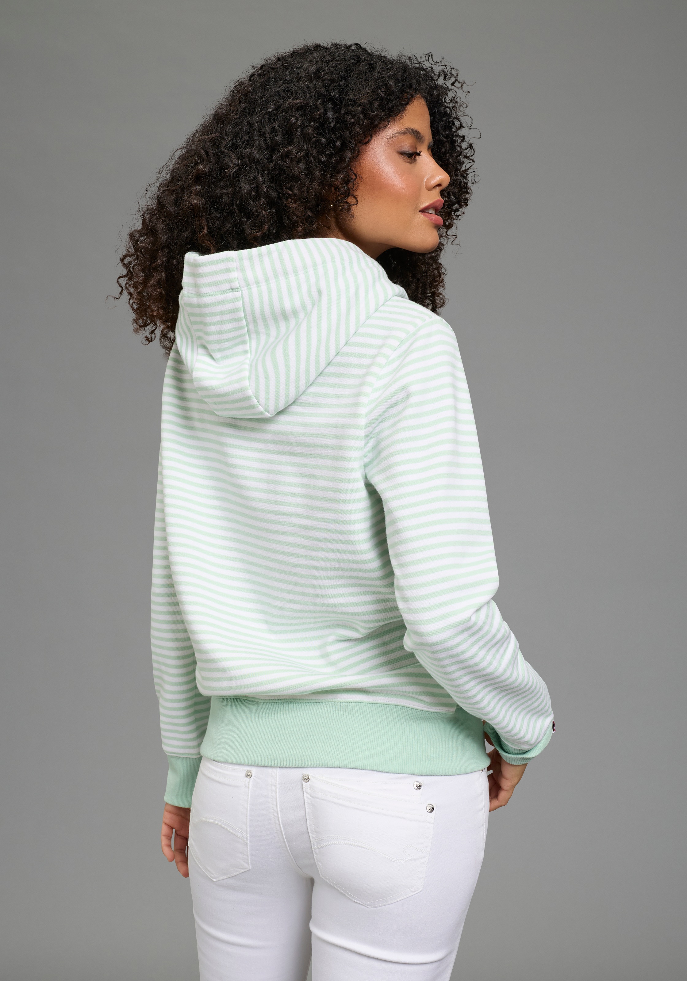 KangaROOS Kapuzensweatshirt, casual Stil, mit Kapuze und Kordelzug, bequeme günstig online kaufen