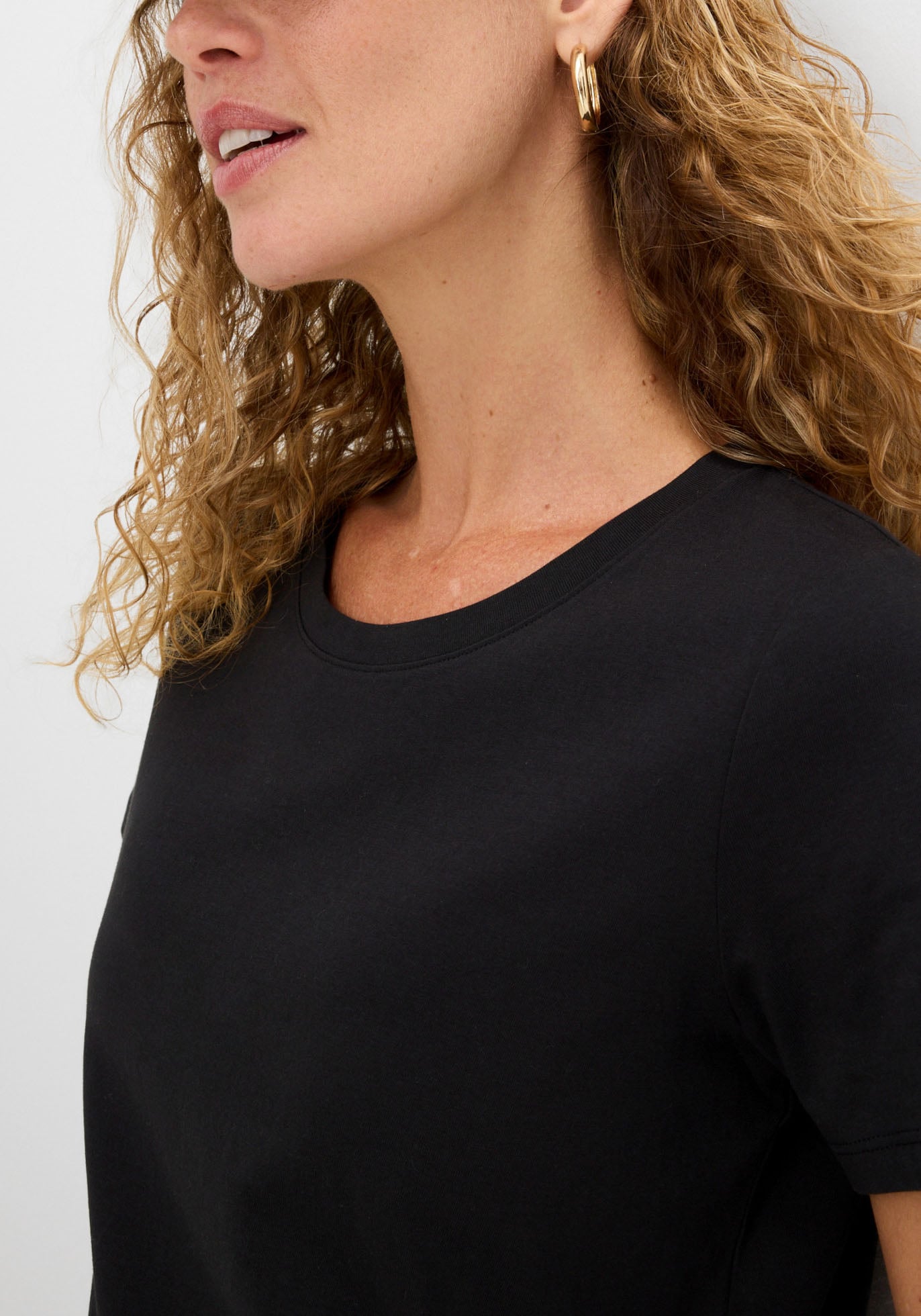 bonprix T-Shirt Packung, 2 Stk. lockere Passform, Kurzarm, Rundhalsausschnitt, aus Baumwolle