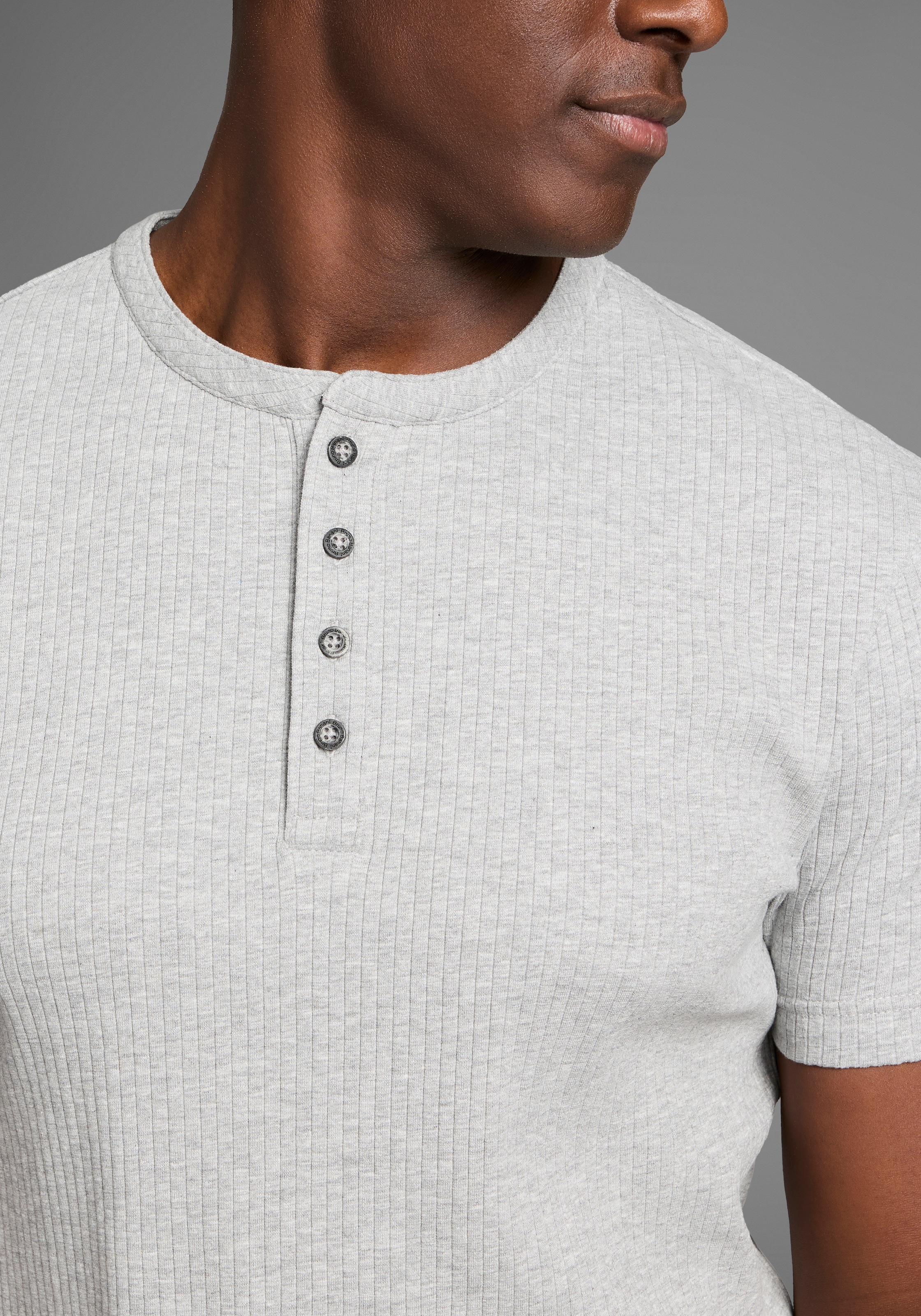 Bruno Banani Henleyshirt, in elastischer Rippenqualität