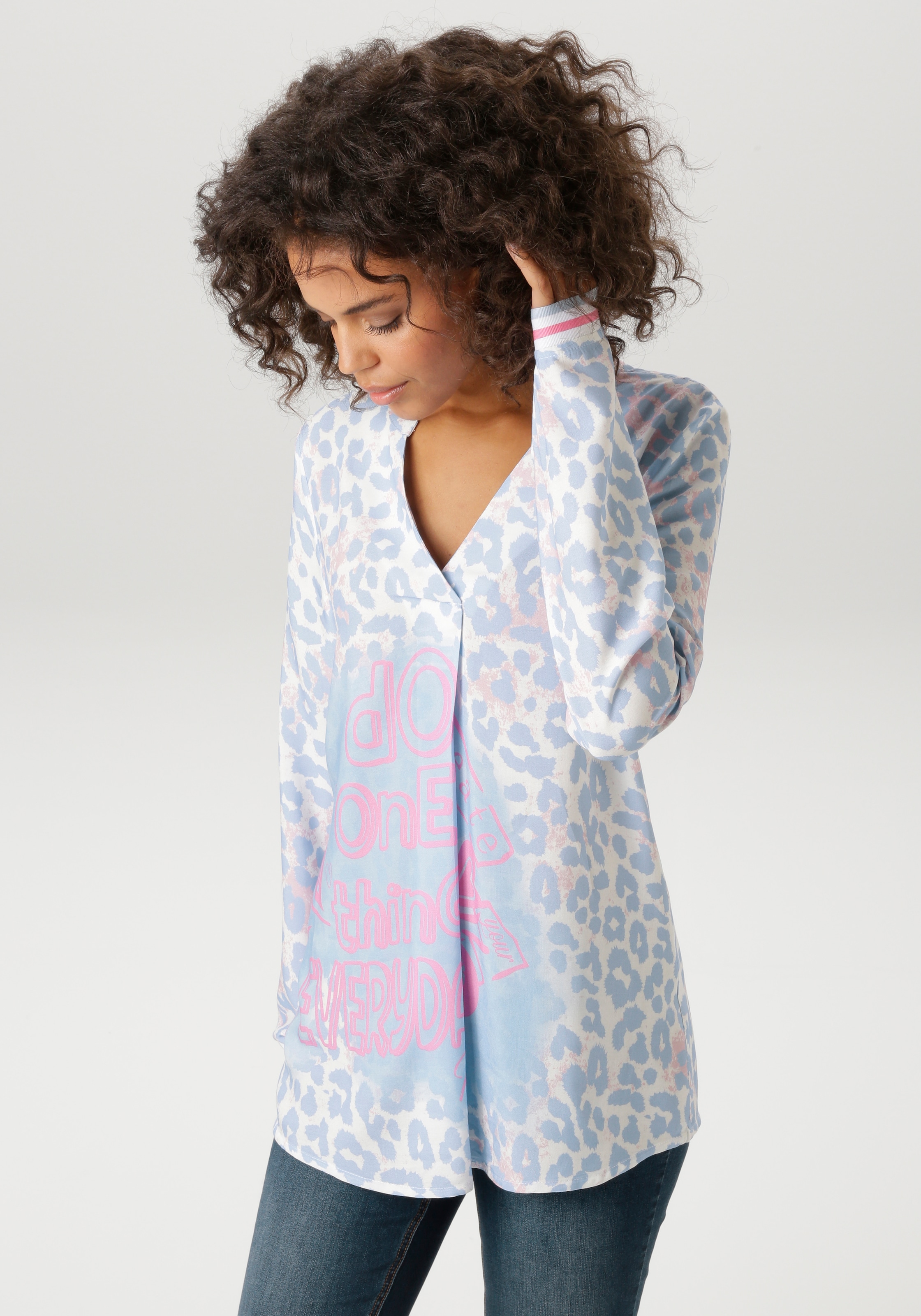 Aniston CASUAL Schlupfbluse mit Statement-Schriftzügen und coolen Leoprint günstig online kaufen