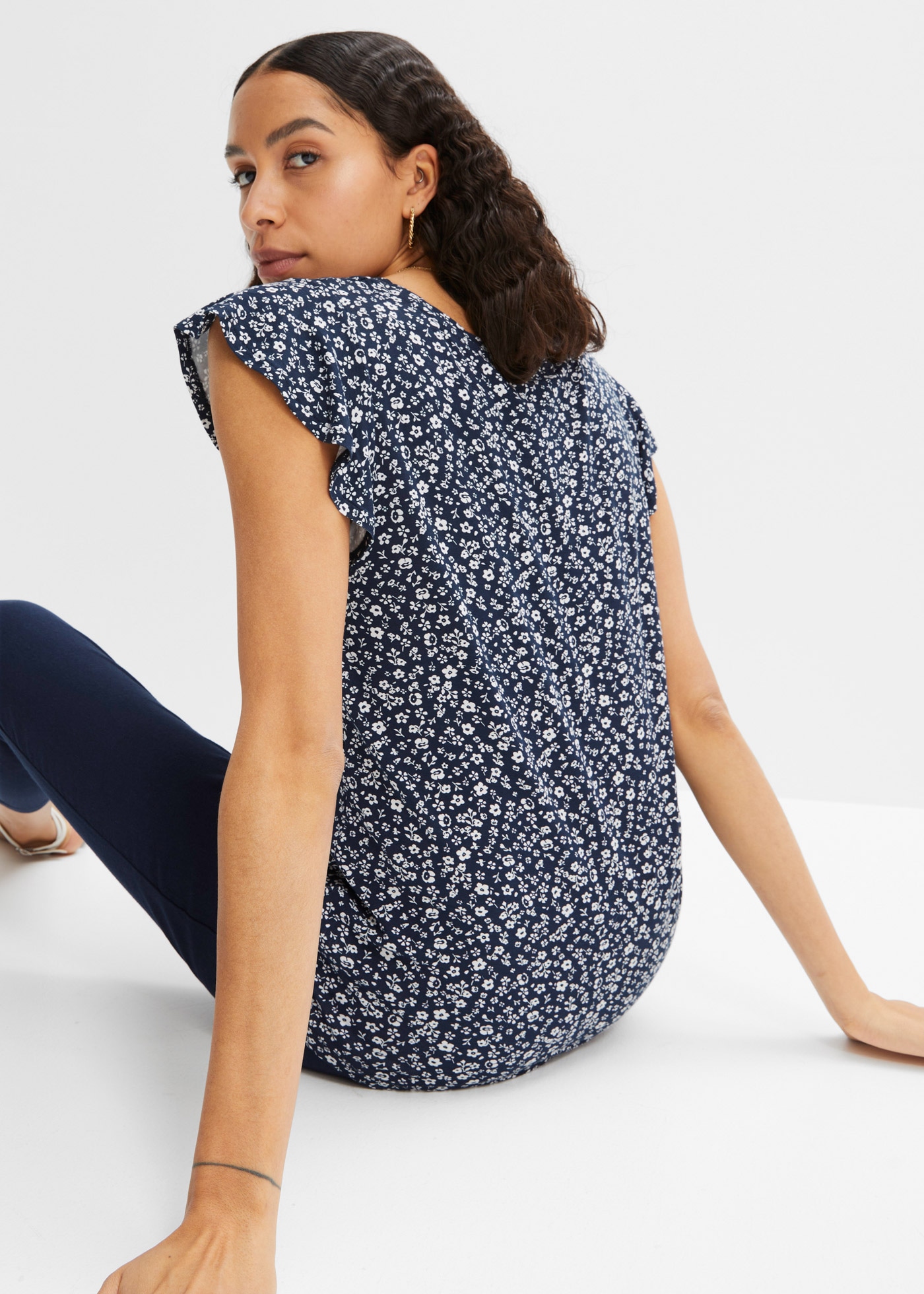 bonprix T-Shirt Shirt mit Volantärmel und floralem Allover-Print