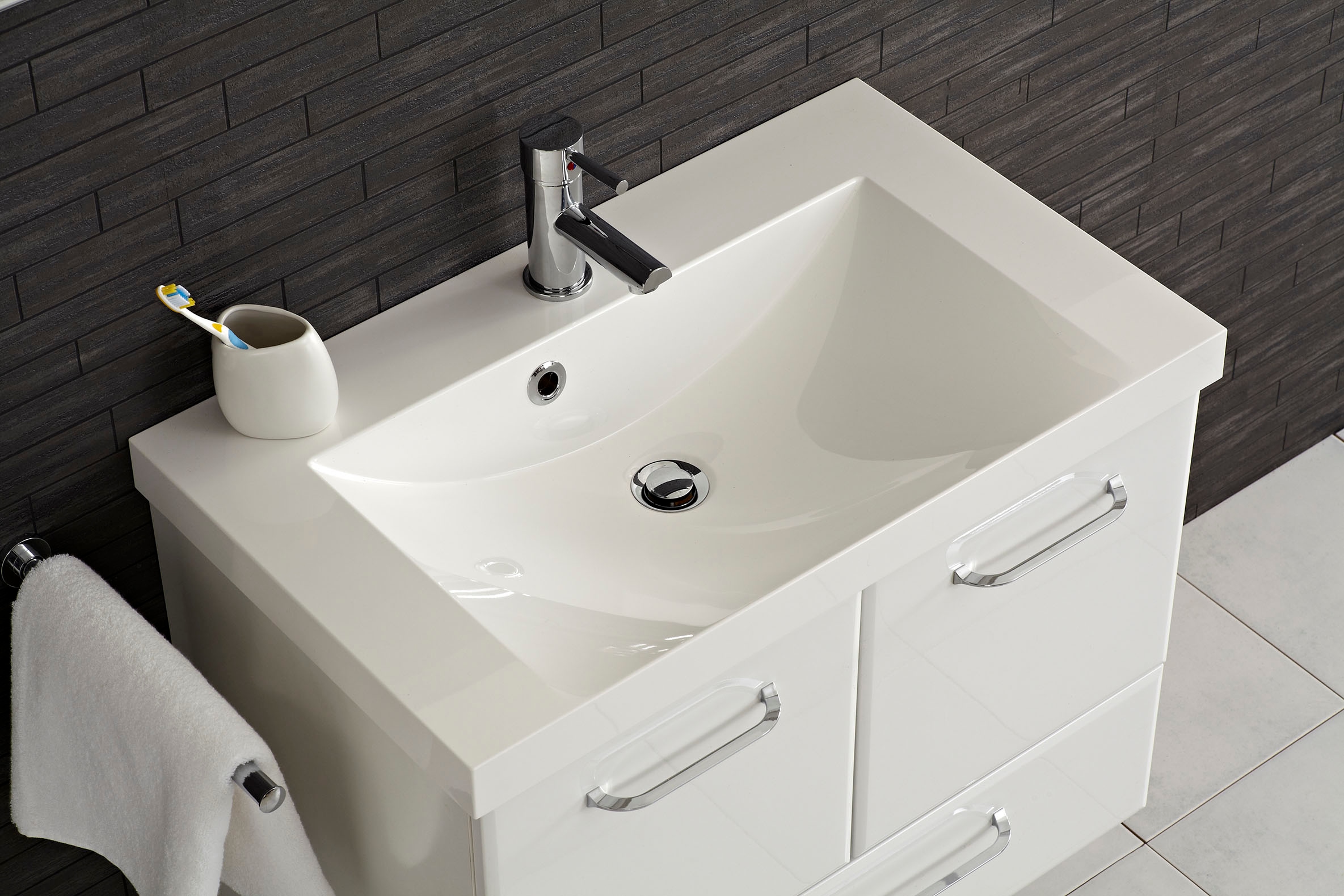 Saphir Waschtisch »Quickset Mineralmarmor-Waschtisch mit Unterschrank, 74 cm breit«, Wachplatz, Griffe Chrom Glanz, inkl. Türdämpfer, 2 Türen, 1 Schublade