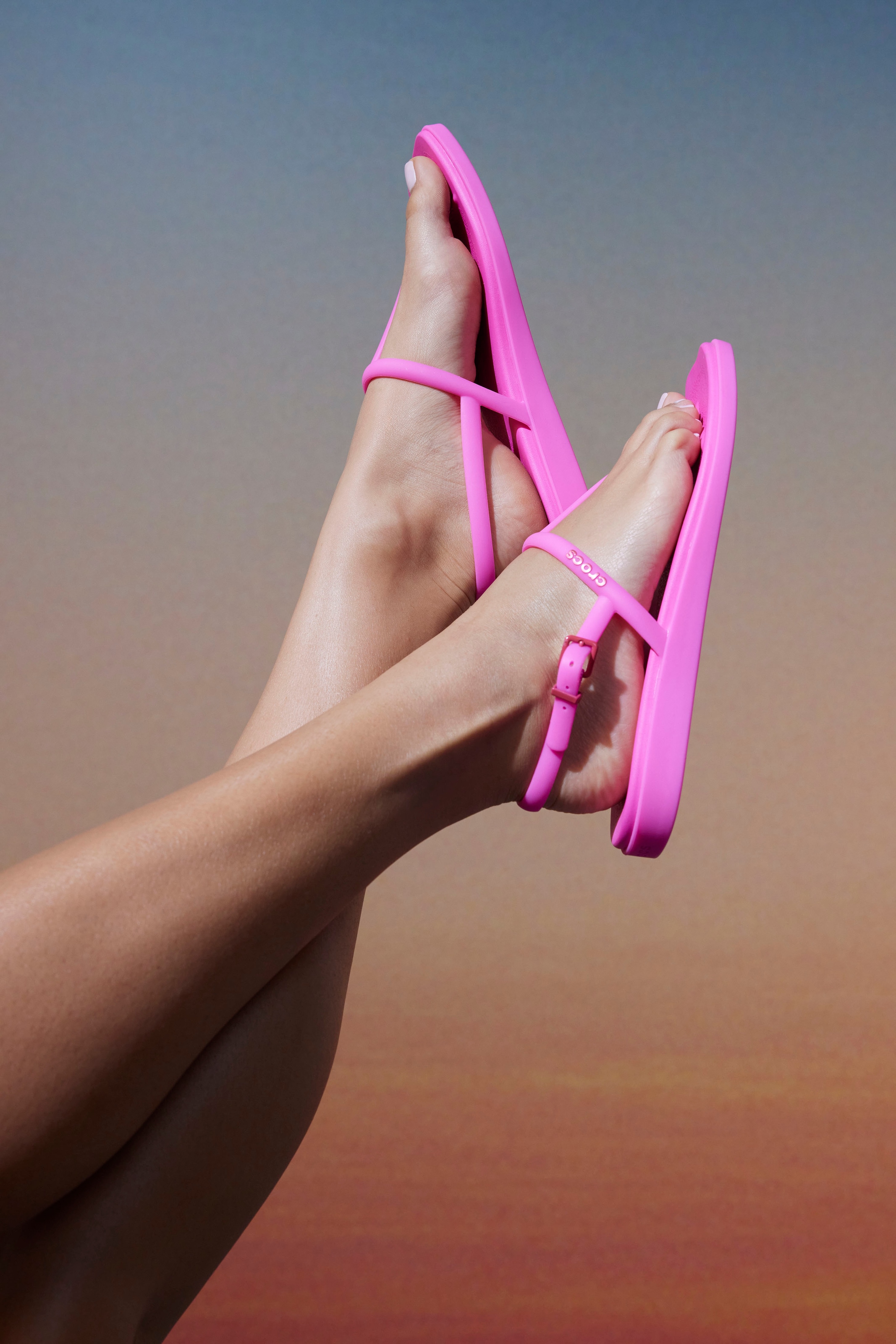Crocs Sandale »Miami Thong Sandal«, Zehentrenner, Sandalette, Sommerschuh mit Zehensteg