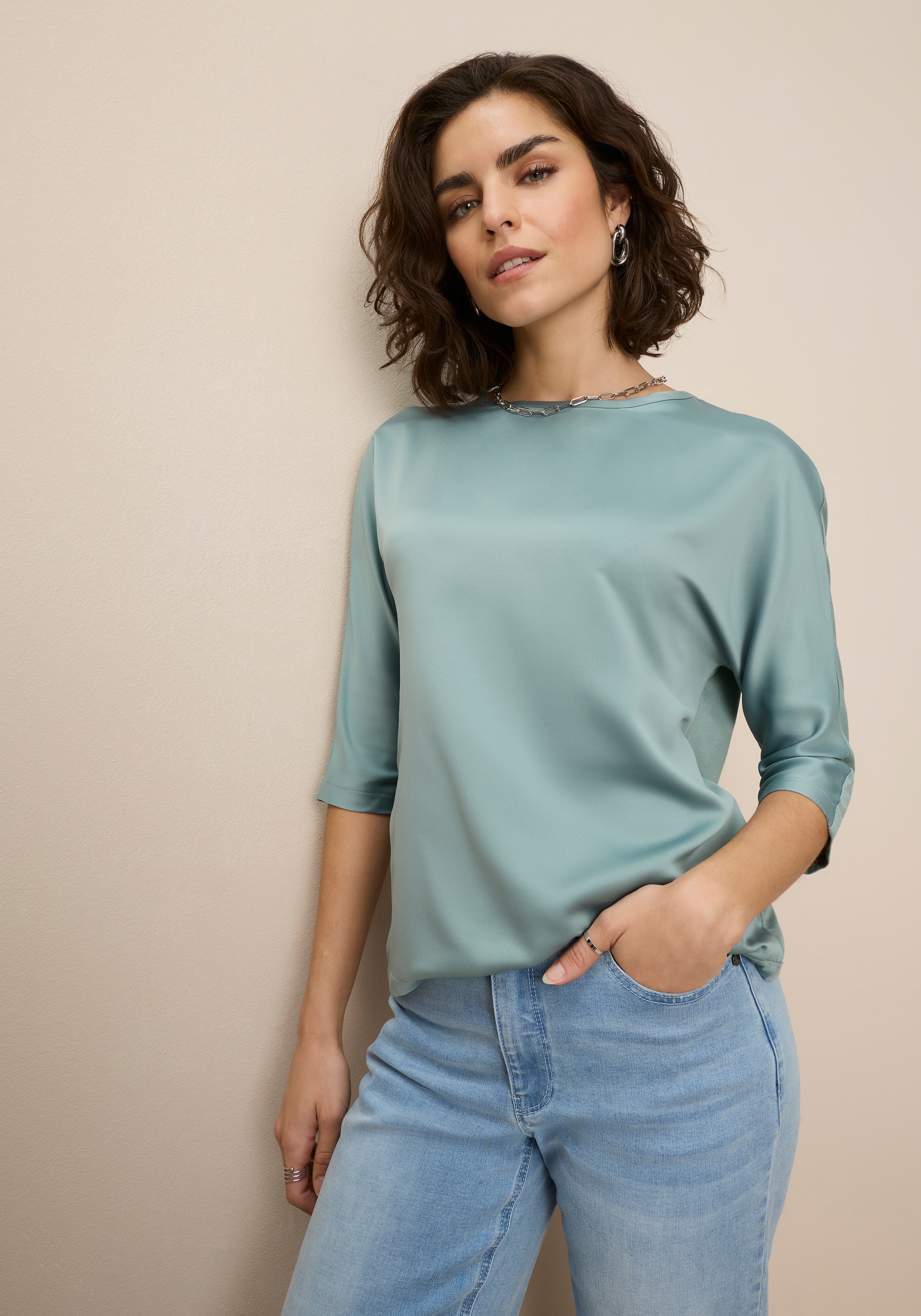 Laura Scott Satinbluse mit 3/4-Ärmeln, hüftlange Schnittform, mit Rundhalsausschnitt