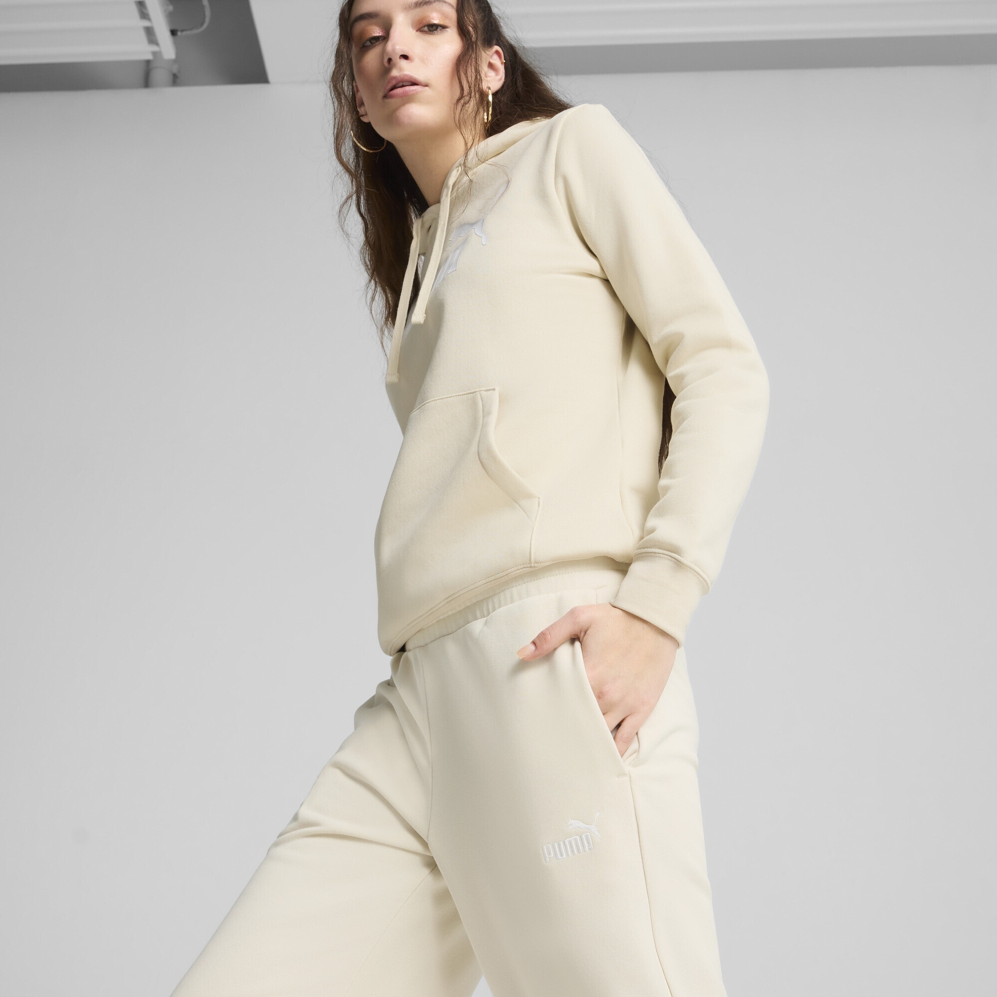 PUMA Sporthose »ESS Small No. 1 Logo Comfort Straight Hose Damen«