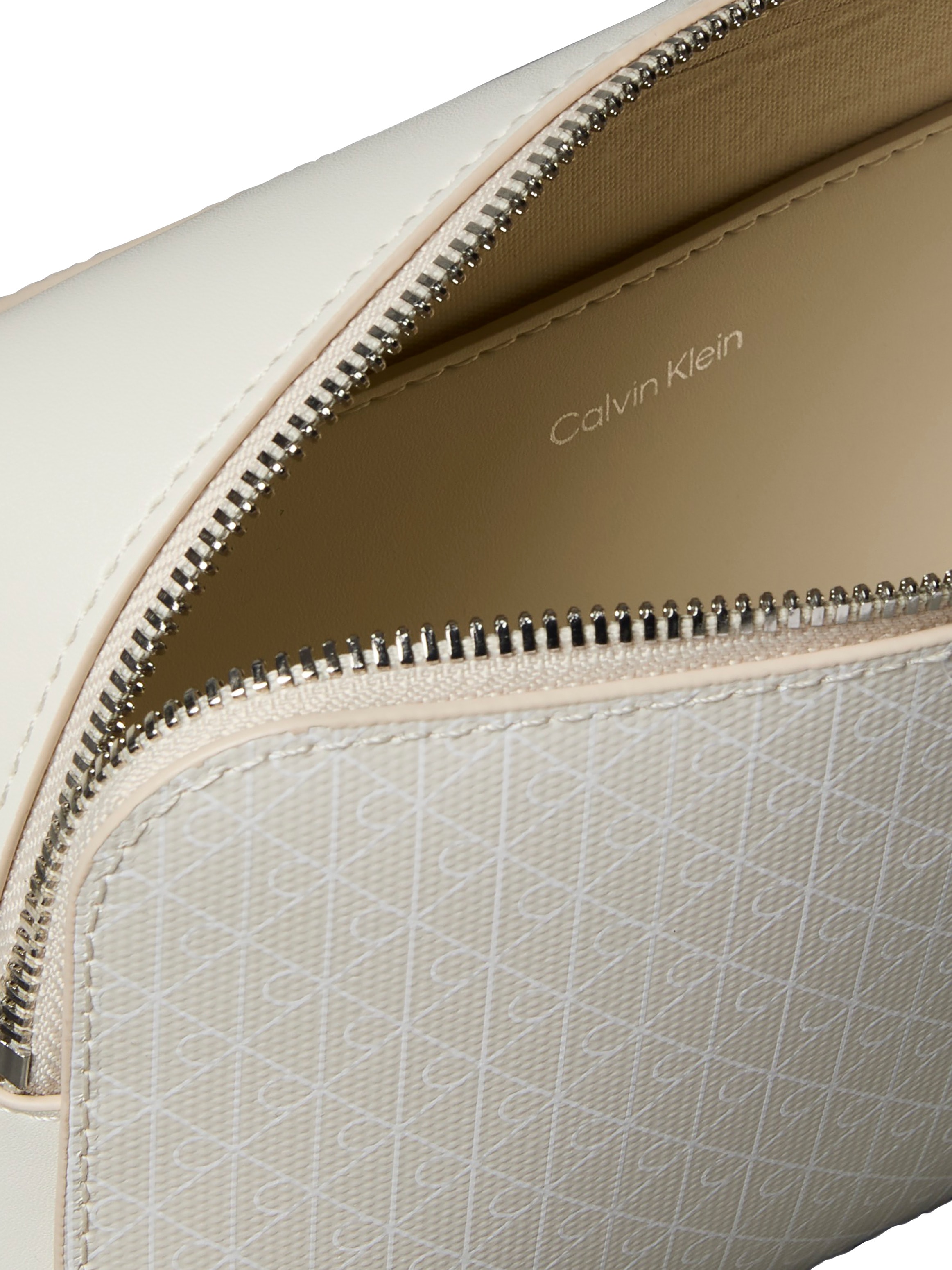 Calvin Klein Mini Bag »AOP ELONGATED CAMERA BAG« kleine Damen-Umhängetasche, Schultertasche mit Monogramm-Print