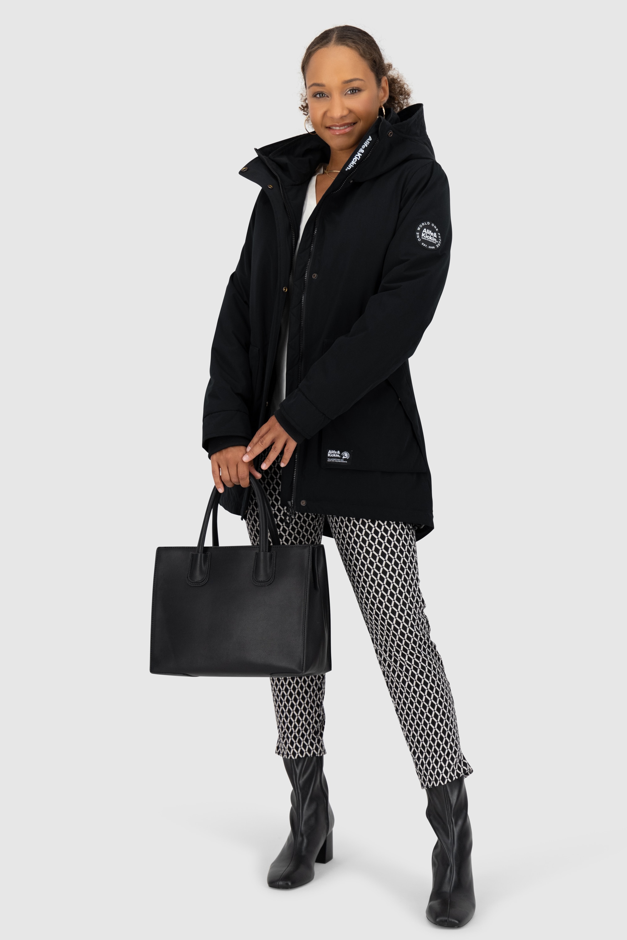 Alife & Kickin Winterjacke »Damen FloraAK A«, mit Kapuze, Gefütterte Winterjacke mit kuscheligem Innenfell und großer Kapuze