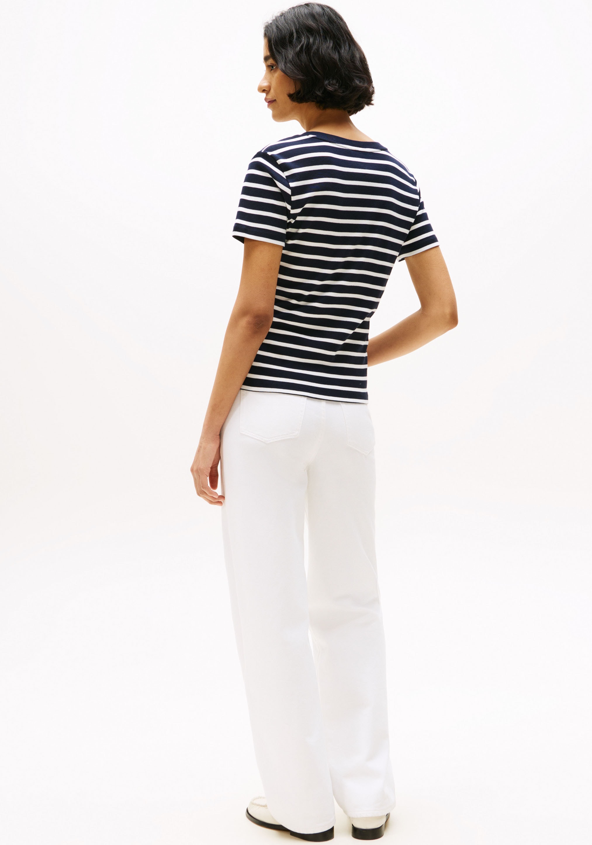 Tommy Hilfiger T-Shirt »SLIM CODY V-NK SS«, mit Logostickerei