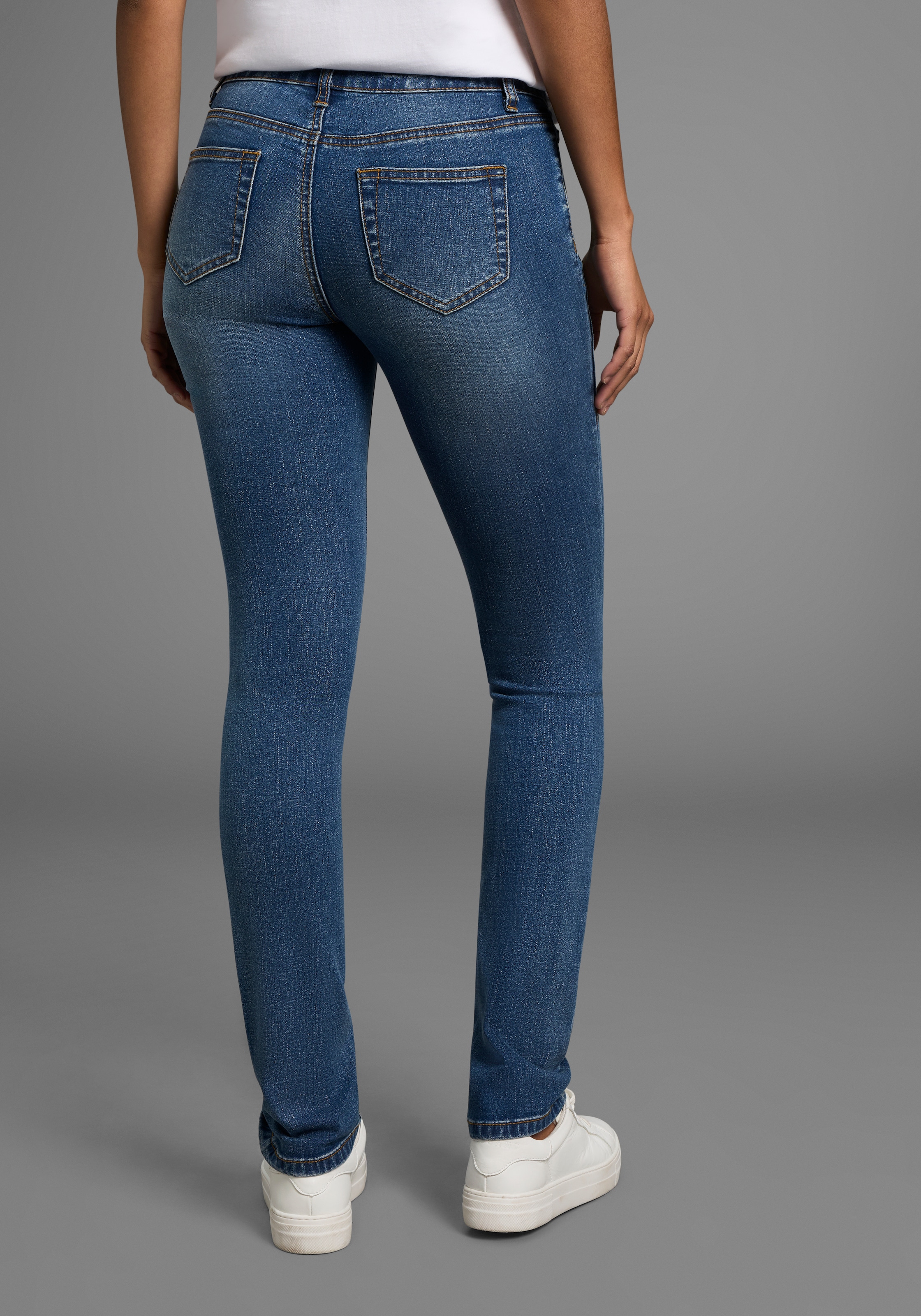 Arizona Comfort-fit-Jeans »mit Keileinsätzen«, niedrige Leibhöhe
