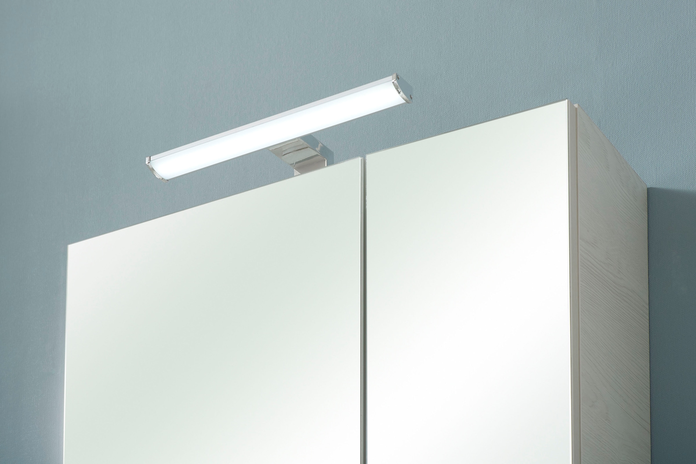 Saphir Spiegelschrank »Quickset Badezimmer-Spiegelschrank inkl LED-Aufsatzleuchte«, 60 cm breit, inkl. Türdämpfer, 2 Spiegeltüren, mit Steckdose