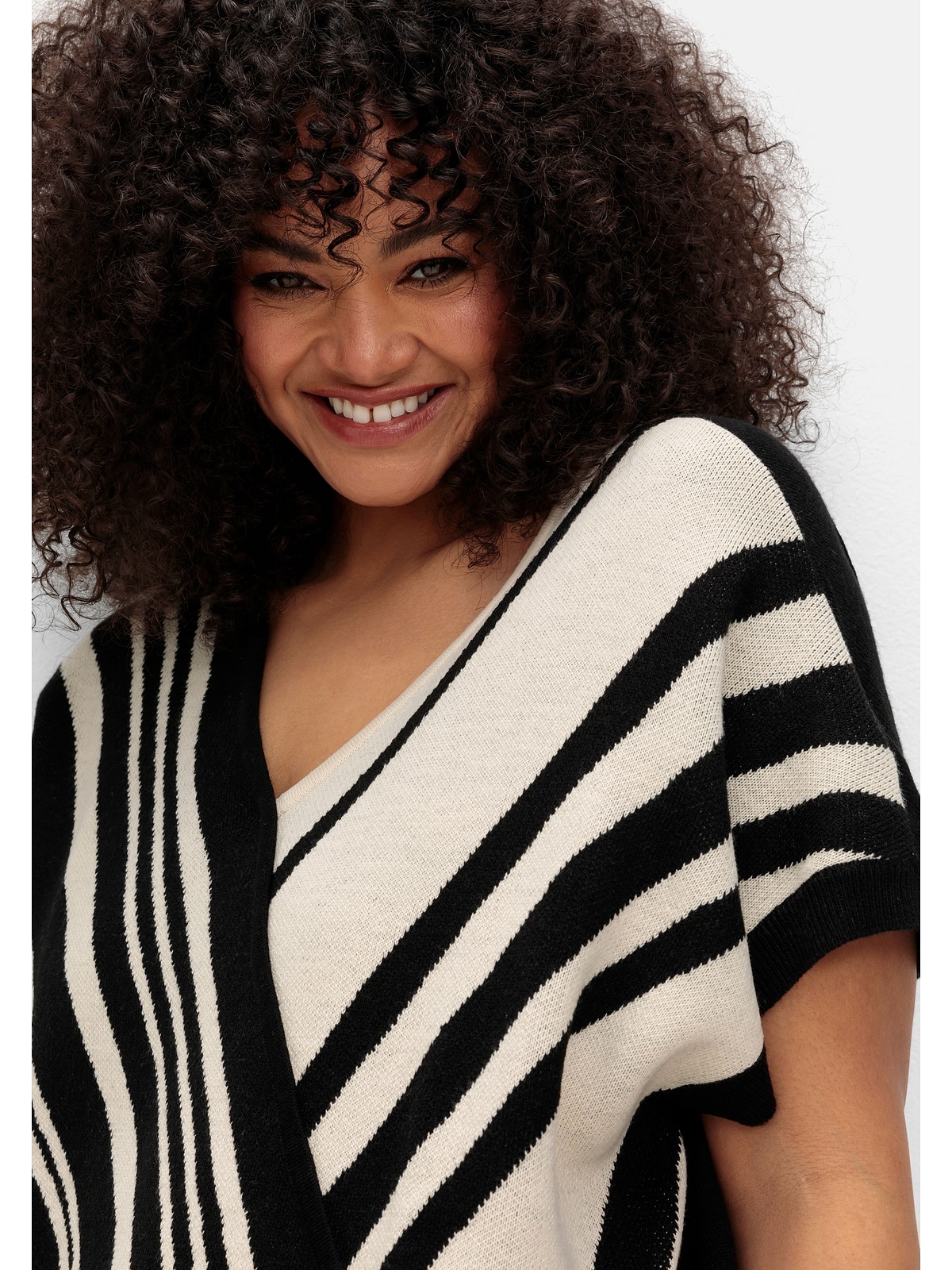 Sheego V-Ausschnitt-Pullover »Große Größen«, mit Jacquard-Streifen