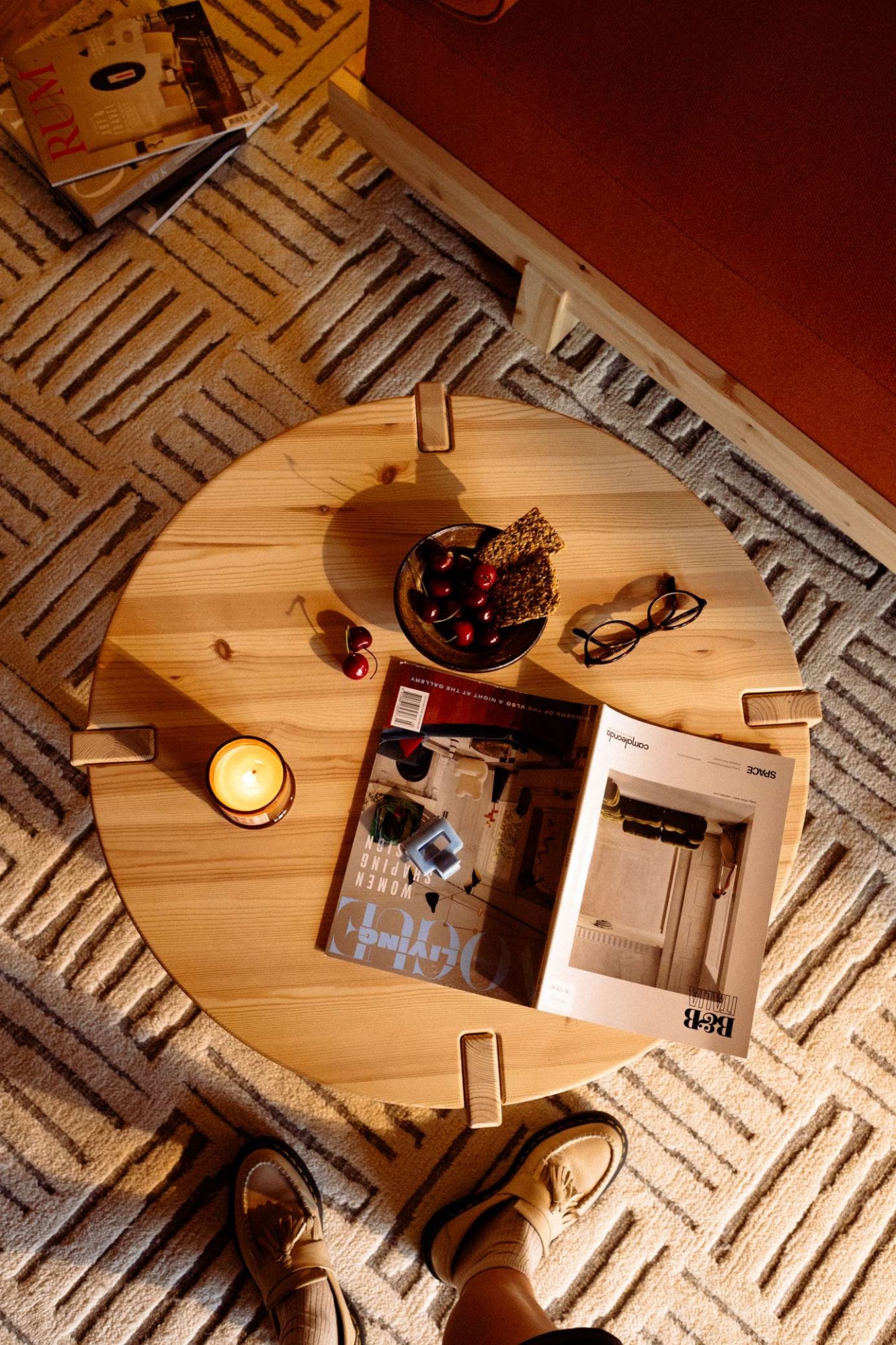 Karup Design Couchtisch »TUCK Coffee table round, Couchtisch, zeitloses Design, Made in Europe« Praktischer Stauraum, platzsparend, FSC®-zertifiziertem Massivholz