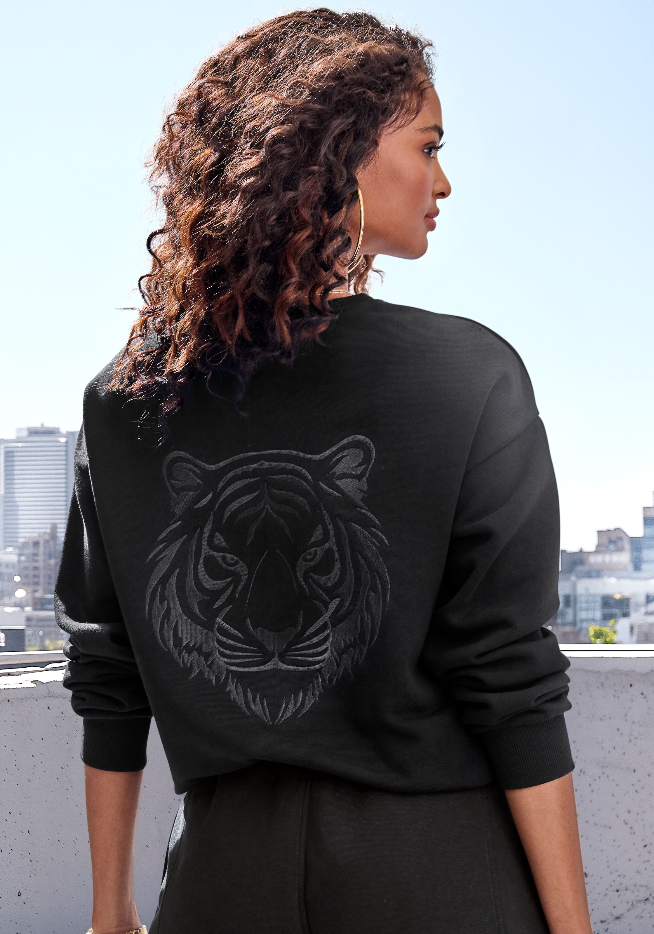 Buffalo Sweater, mit toller Stickerei auf der Rückseite günstig online kaufen