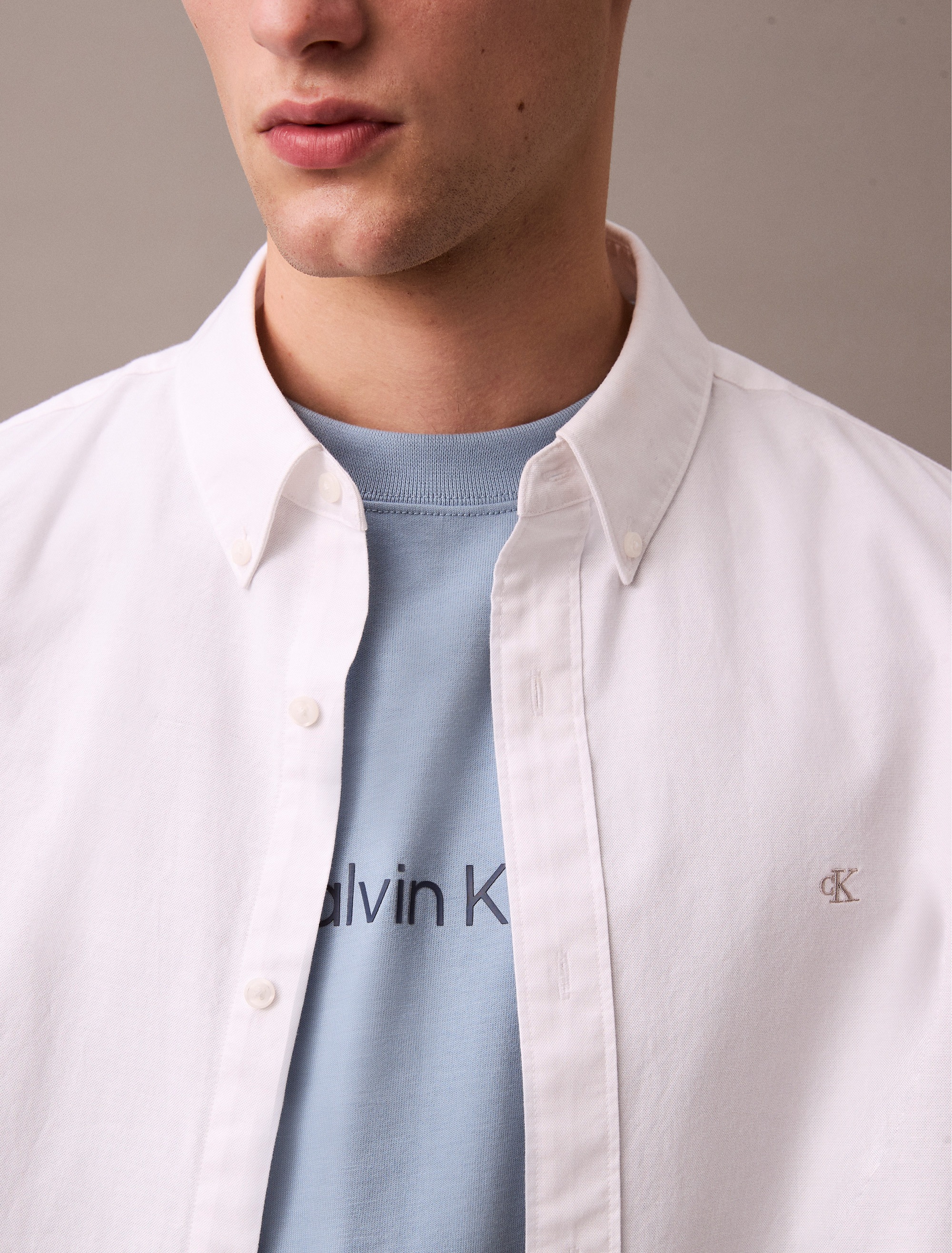 Calvin Klein Jeans Langarmhemd »LS SOLID OXFORD CLASSIC SHIRT«, Mit Rundhalsausschnitt