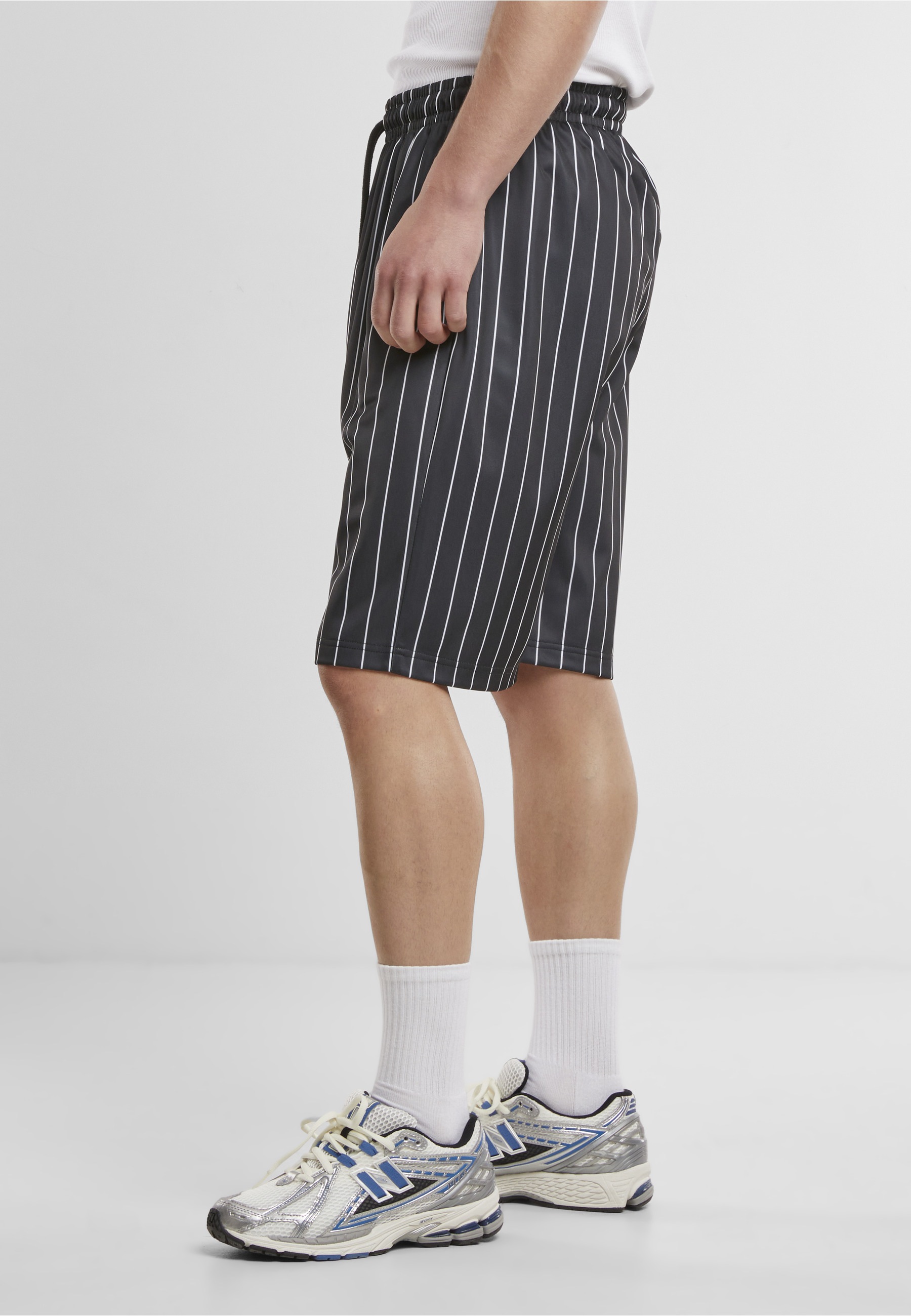 URBAN CLASSICS Shorts »Urban Classics Pinstripe Trackshorts«