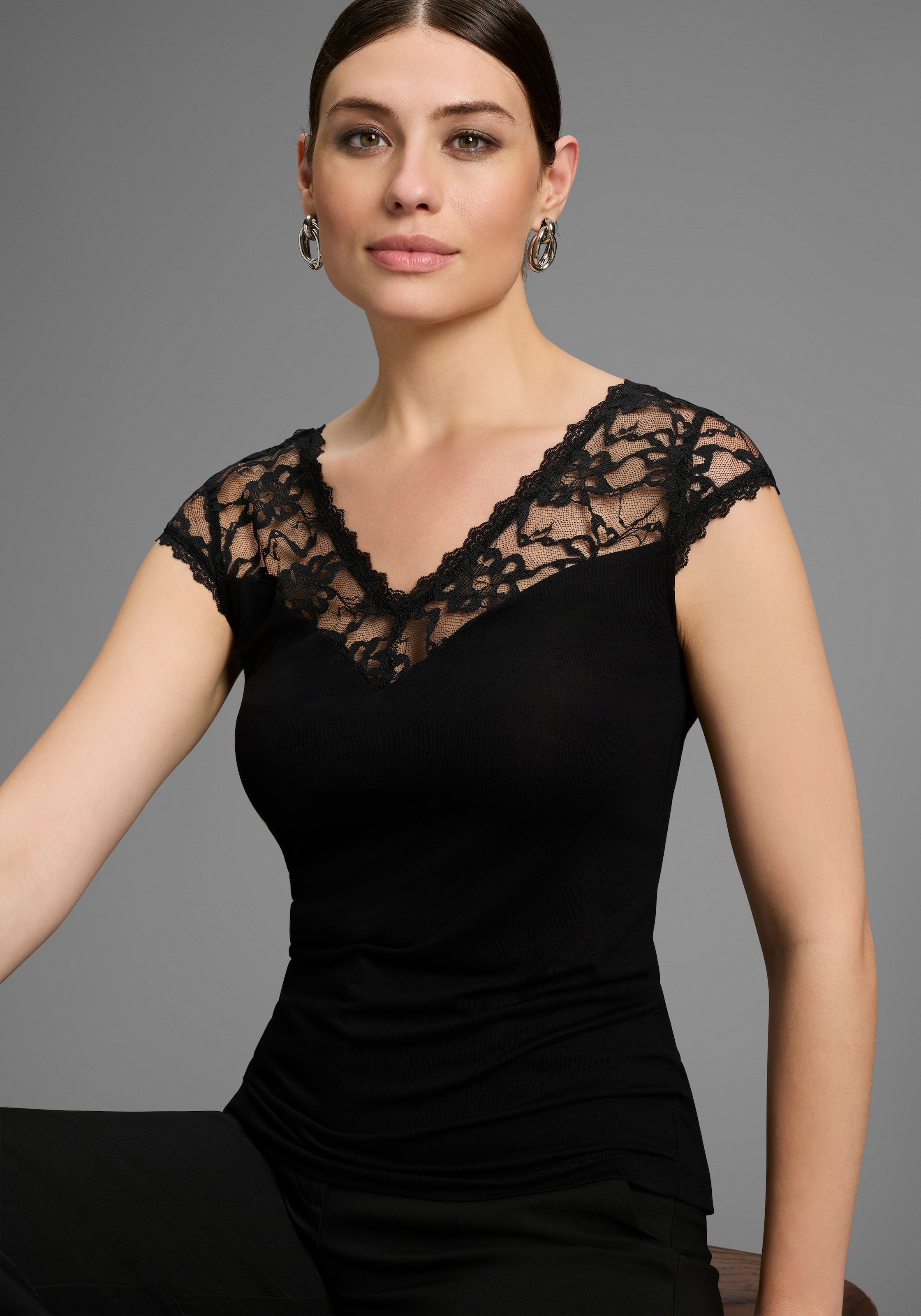 Melrose Spitzenshirt, taillierter Schnitt, elastisches Material, mit Spitzenband