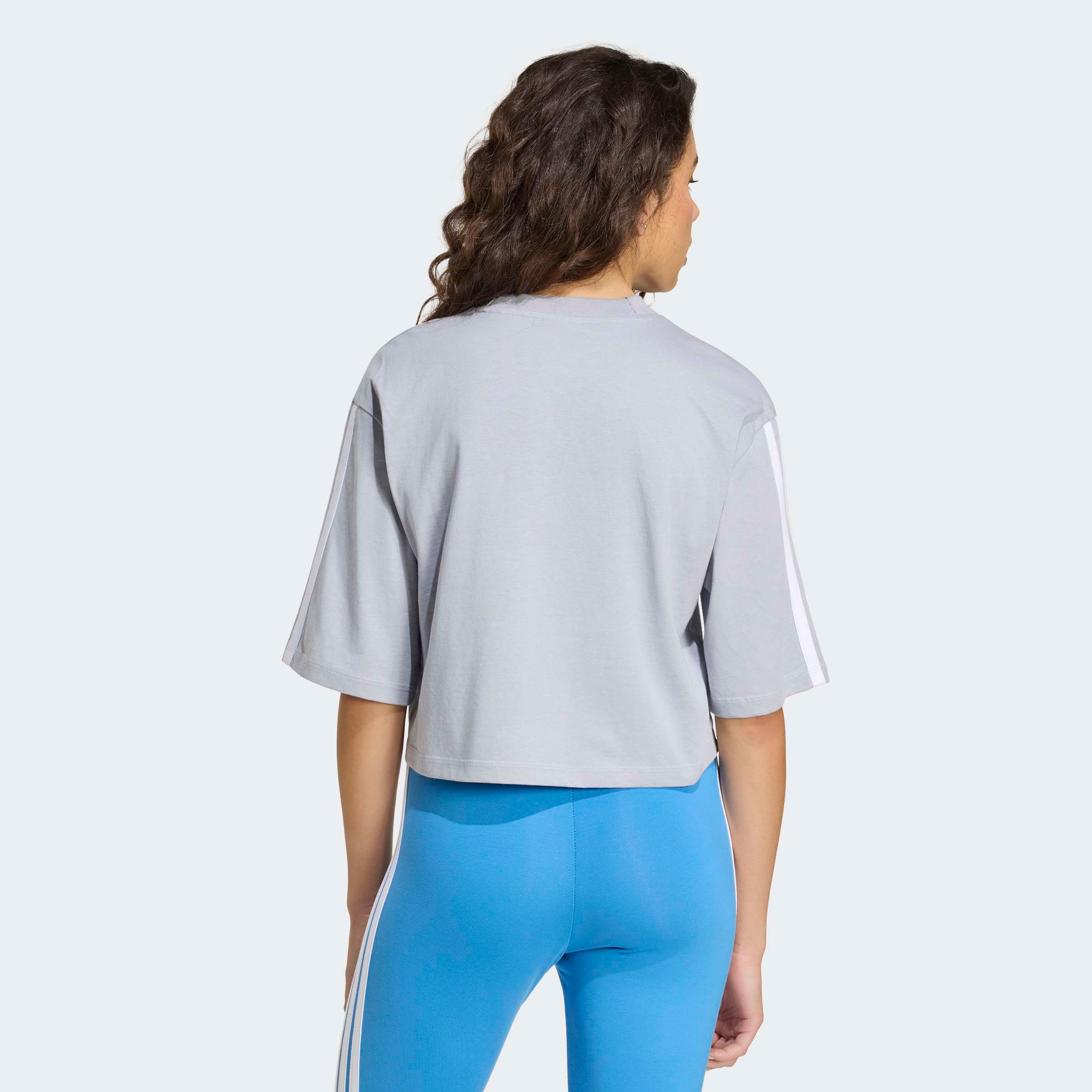 adidas Sportswear T-Shirt »ESSENTIALS 3-STREIFEN COTTON LOOSE« mit Rundhalsausschnitt, bauchfreie Schnittform, ohne Verschluss